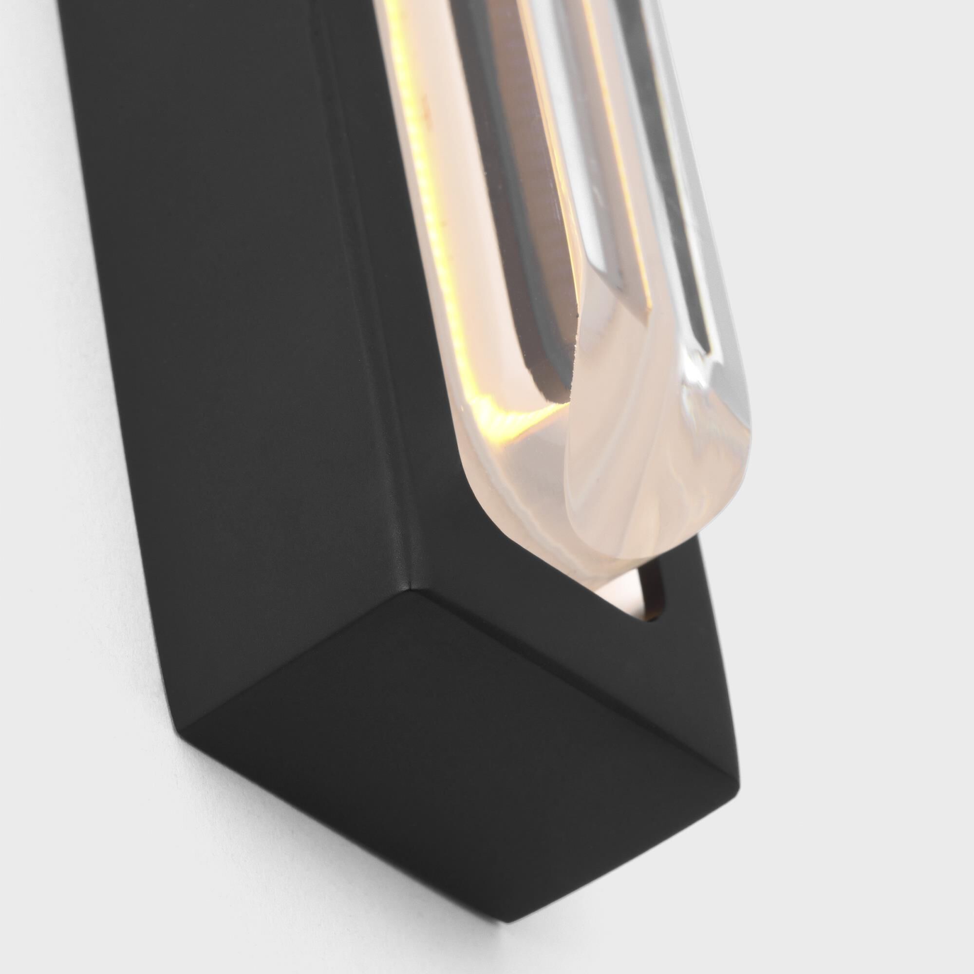 Shown in Nightshade Black finish and Clear Crystal glass