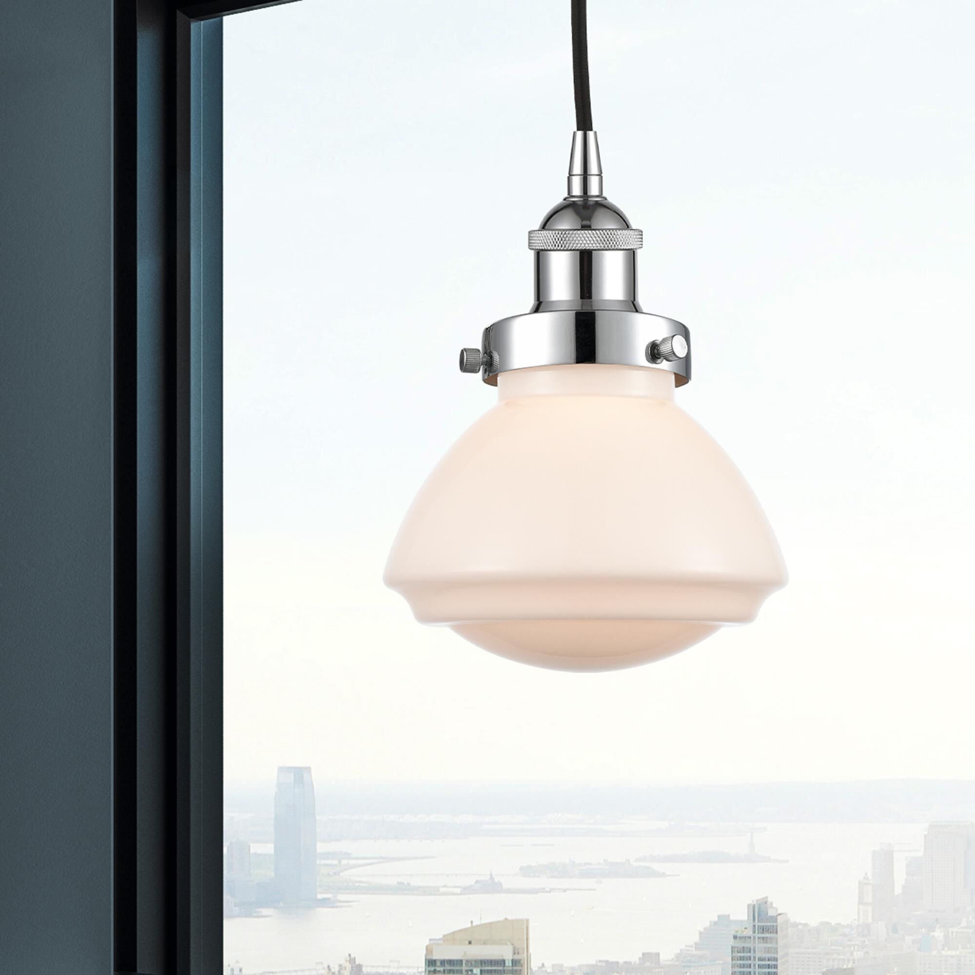 Shown in Polished Chrome finish and Matte White glass