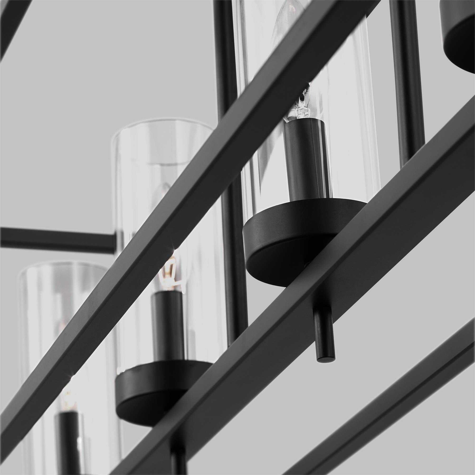 Shown in Midnight Black finish and Clear Glass s shade