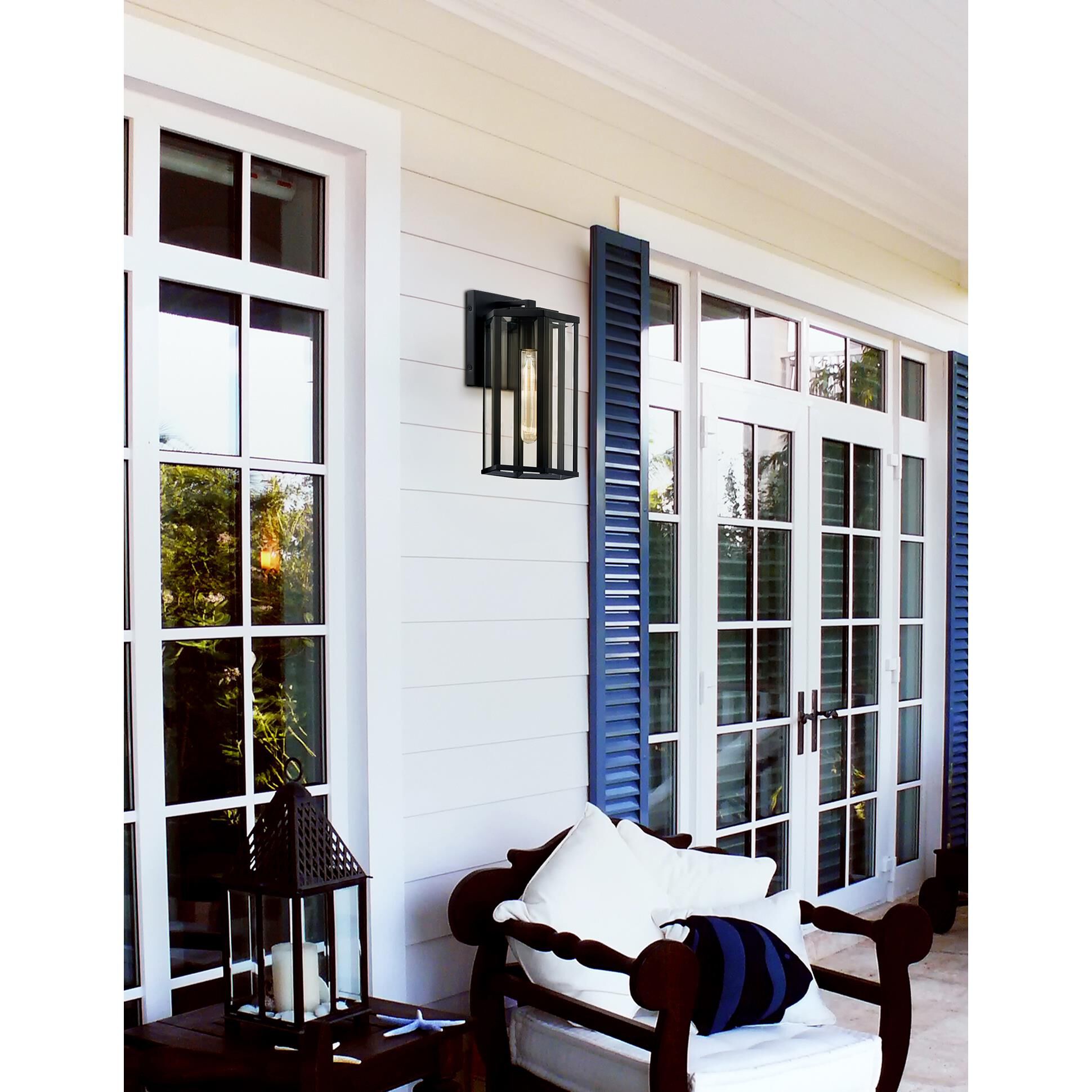 Shown in Matte Black finish and Clear glass