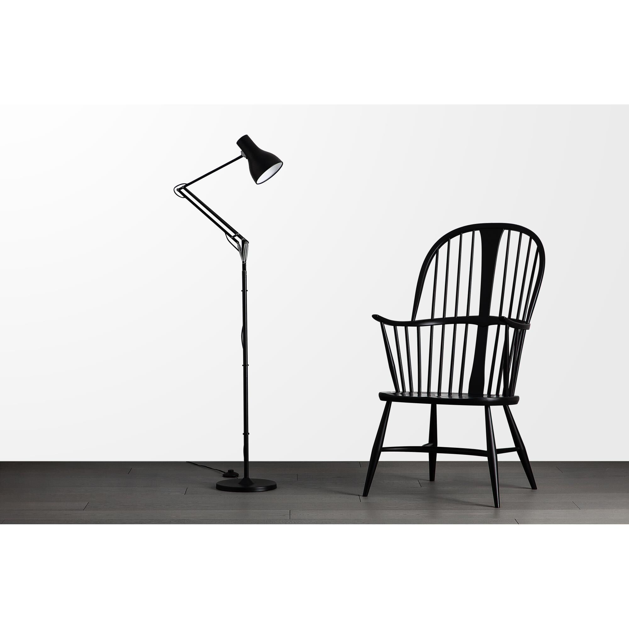 Shown in Jet Black finish and Aluminum shade