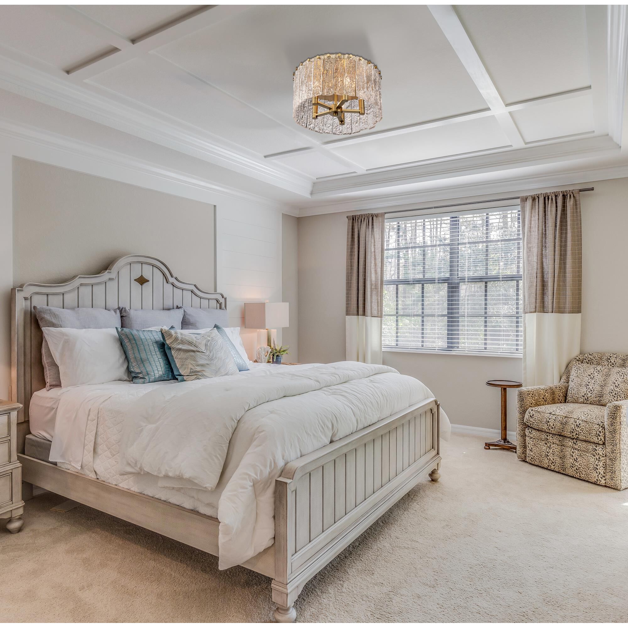 Shown in Modern Gold finish and Clear glass