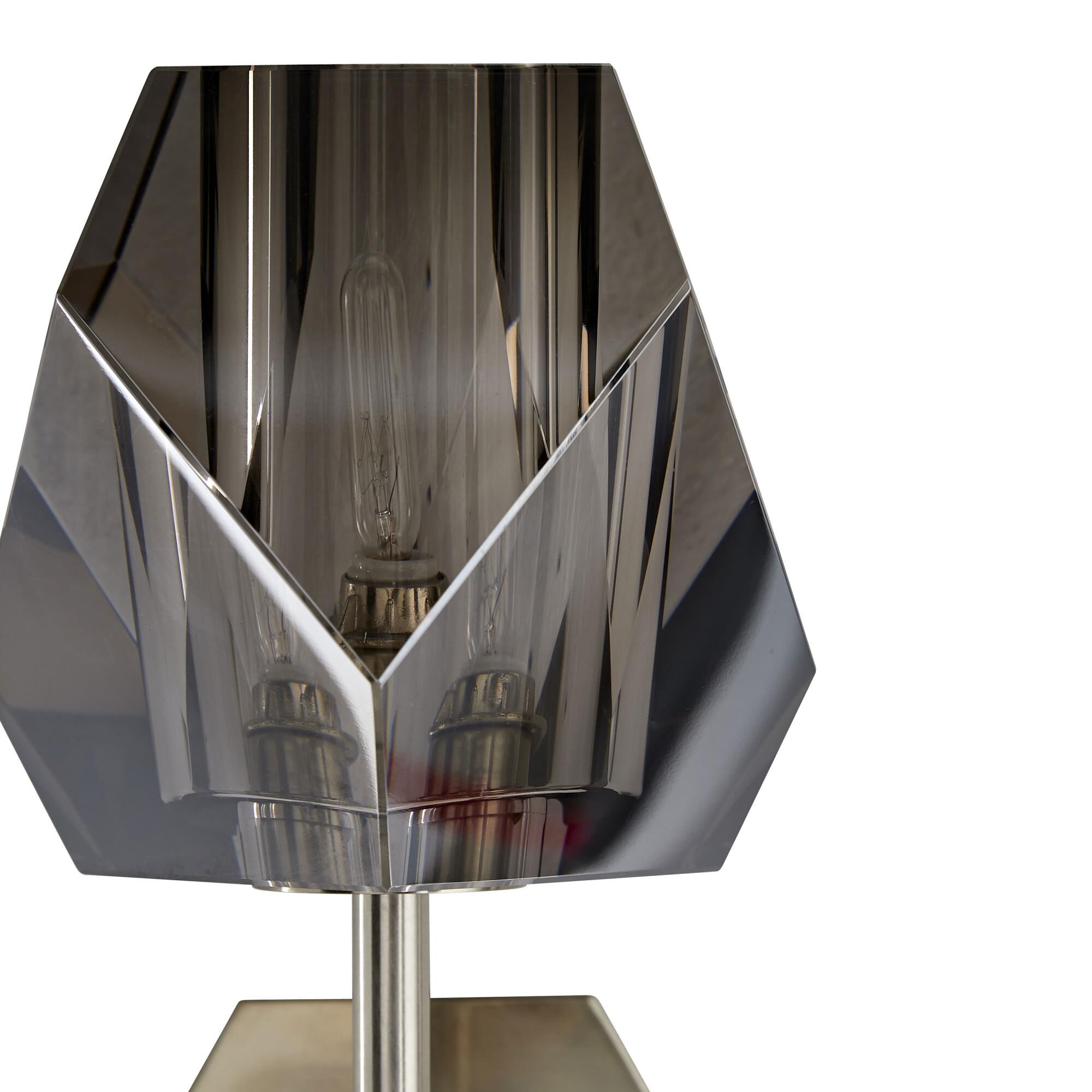 Shown in Smoke finish and Yes shade