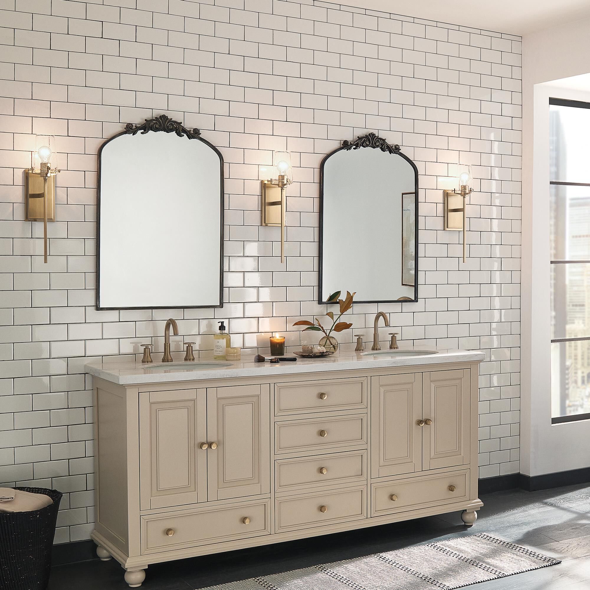 Shown in Champagne Bronze finish and Clear Seeded glass