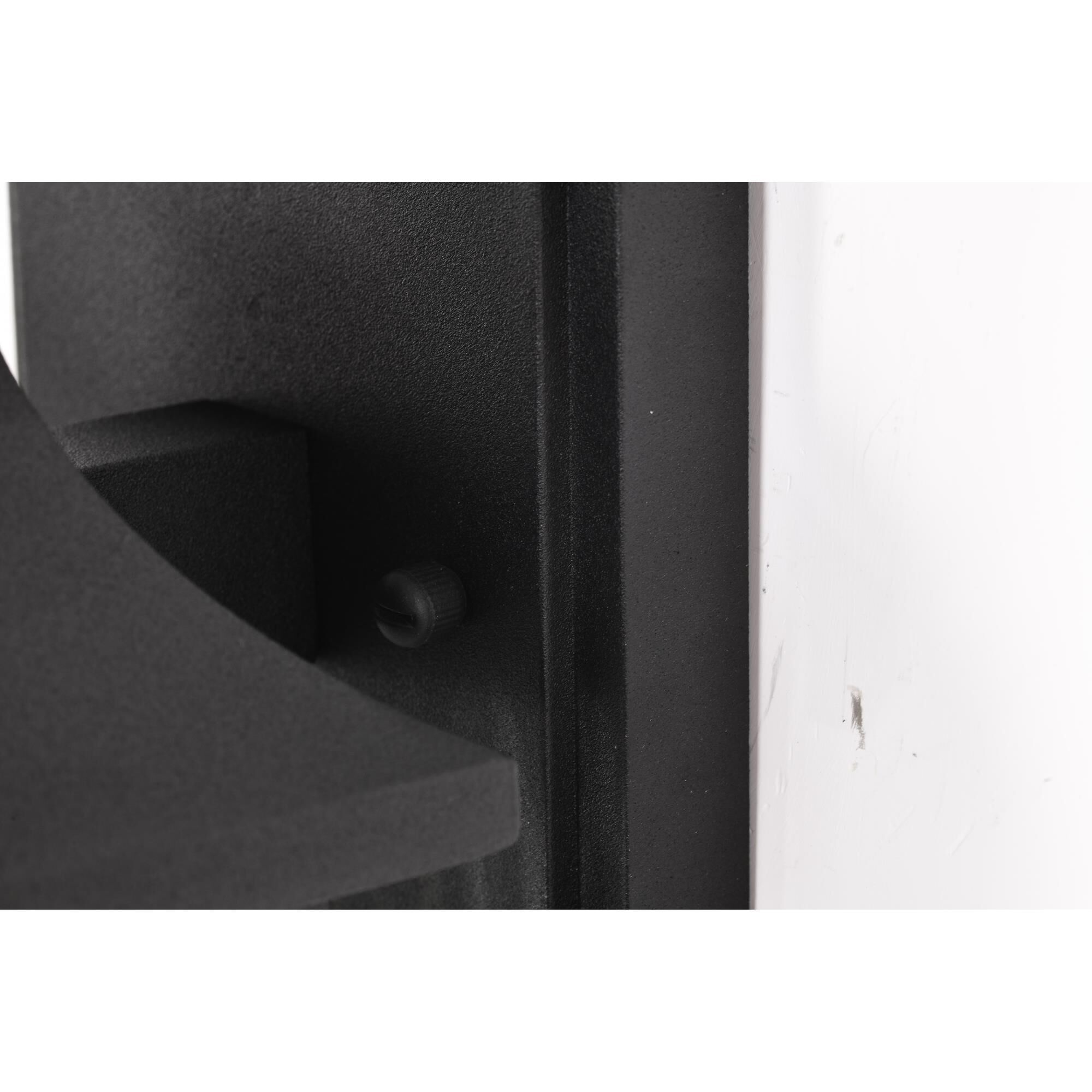 Shown in Matte Black finish and Clear Water glass