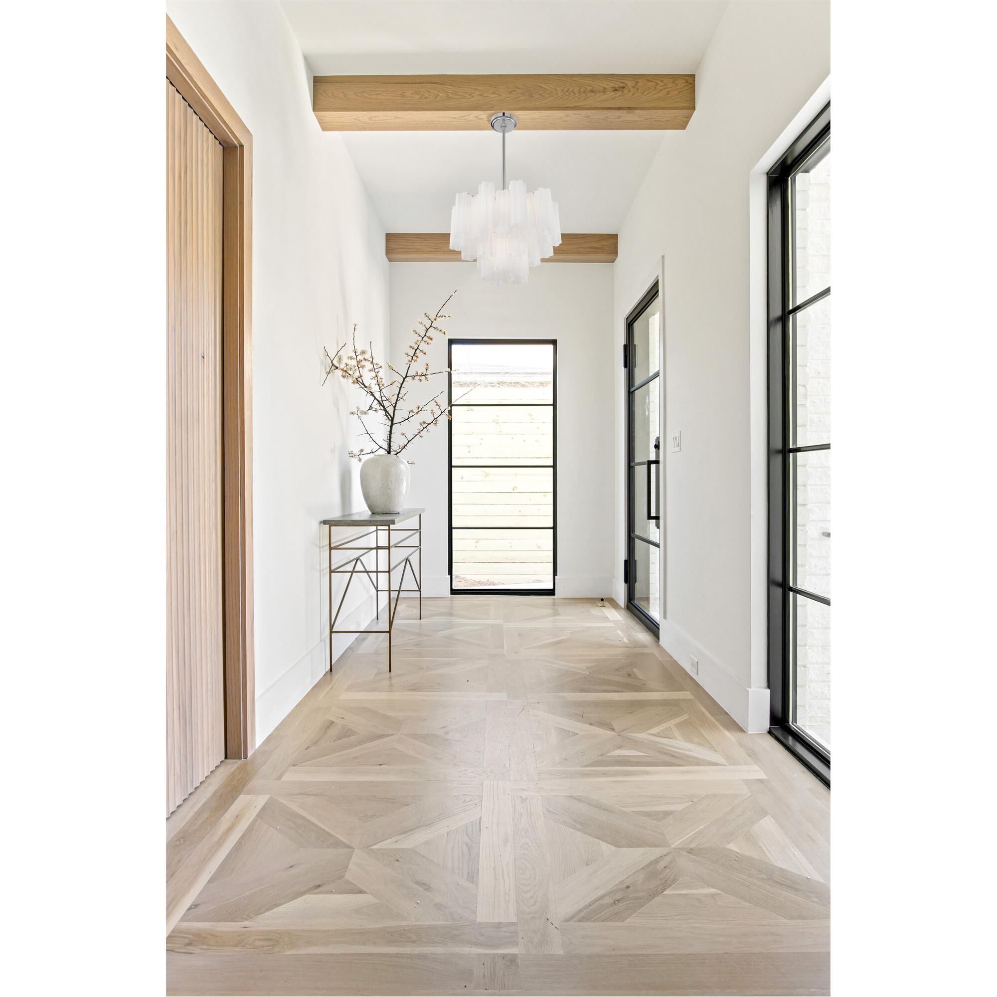 Shown in Polished Chrome finish and Tronchi White glass