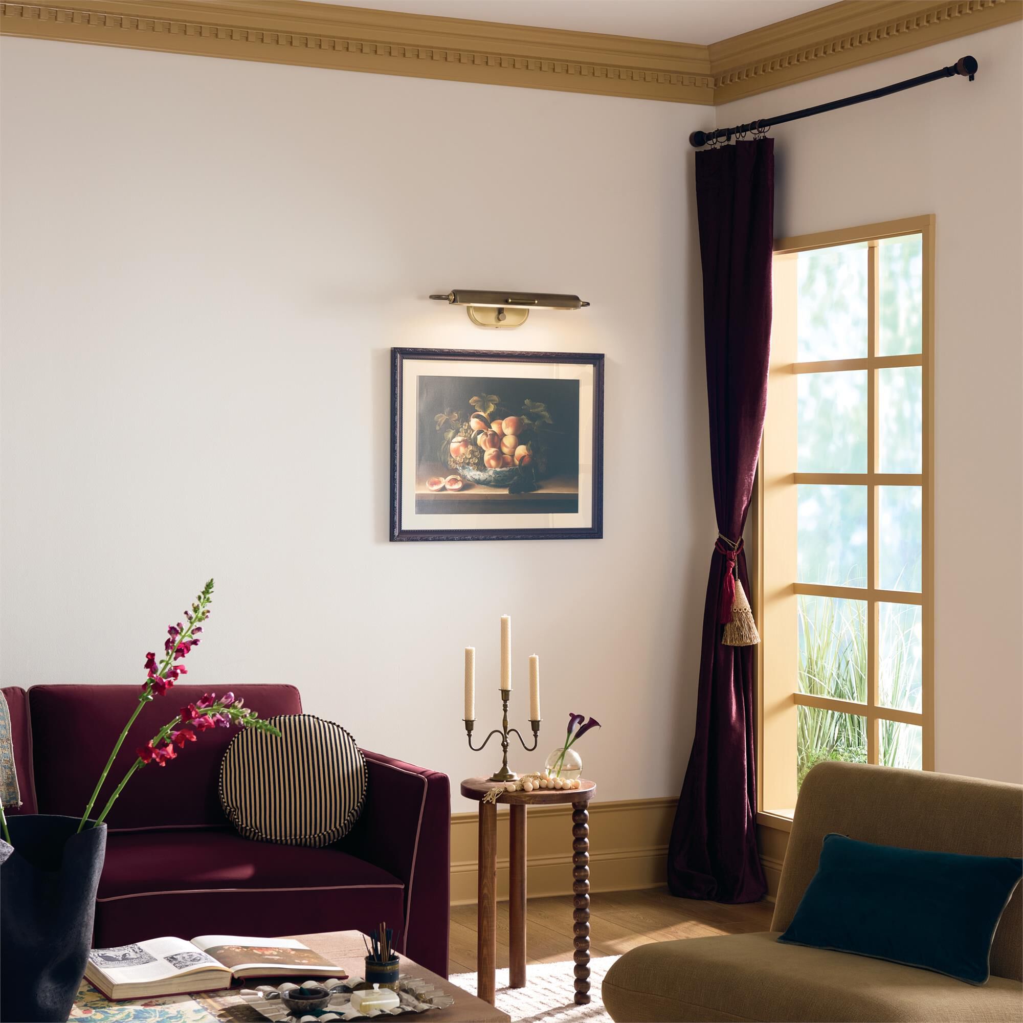 Shown in Lacquered Bronze finish and Metal shade