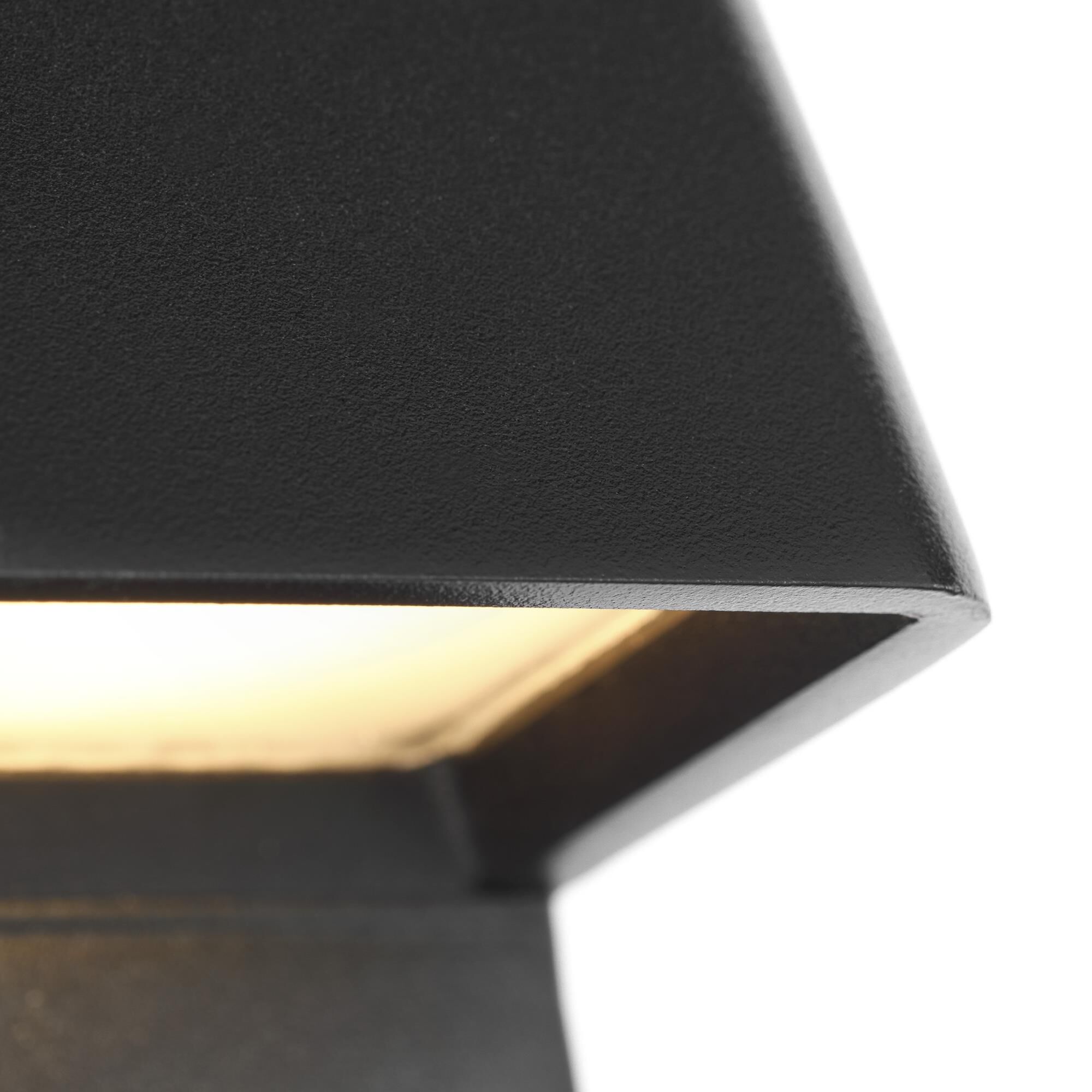 Shown in Outdoor Black finish and Aluminum shade