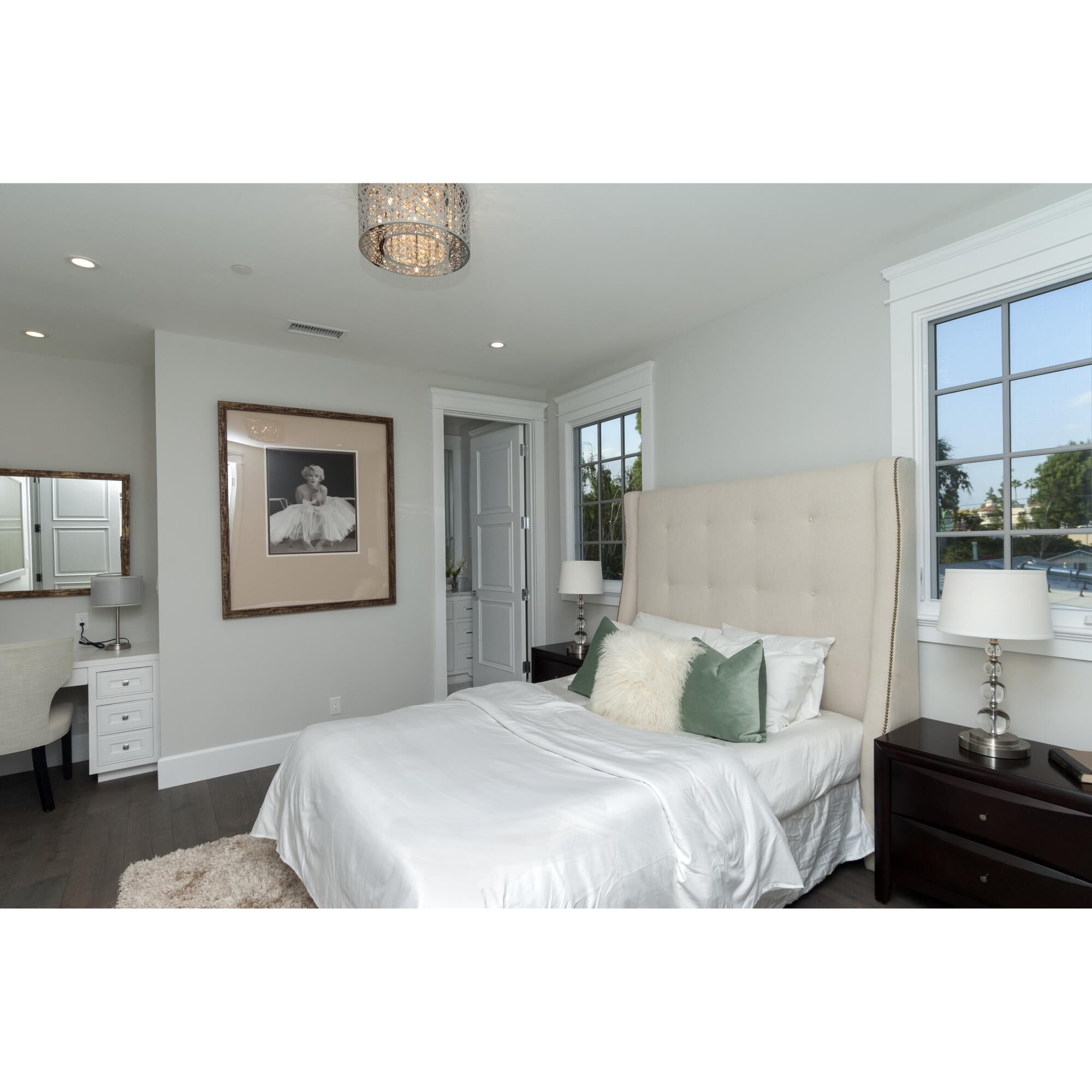 Shown in Polished Chrome finish and Clear crystal and Clear And White glass