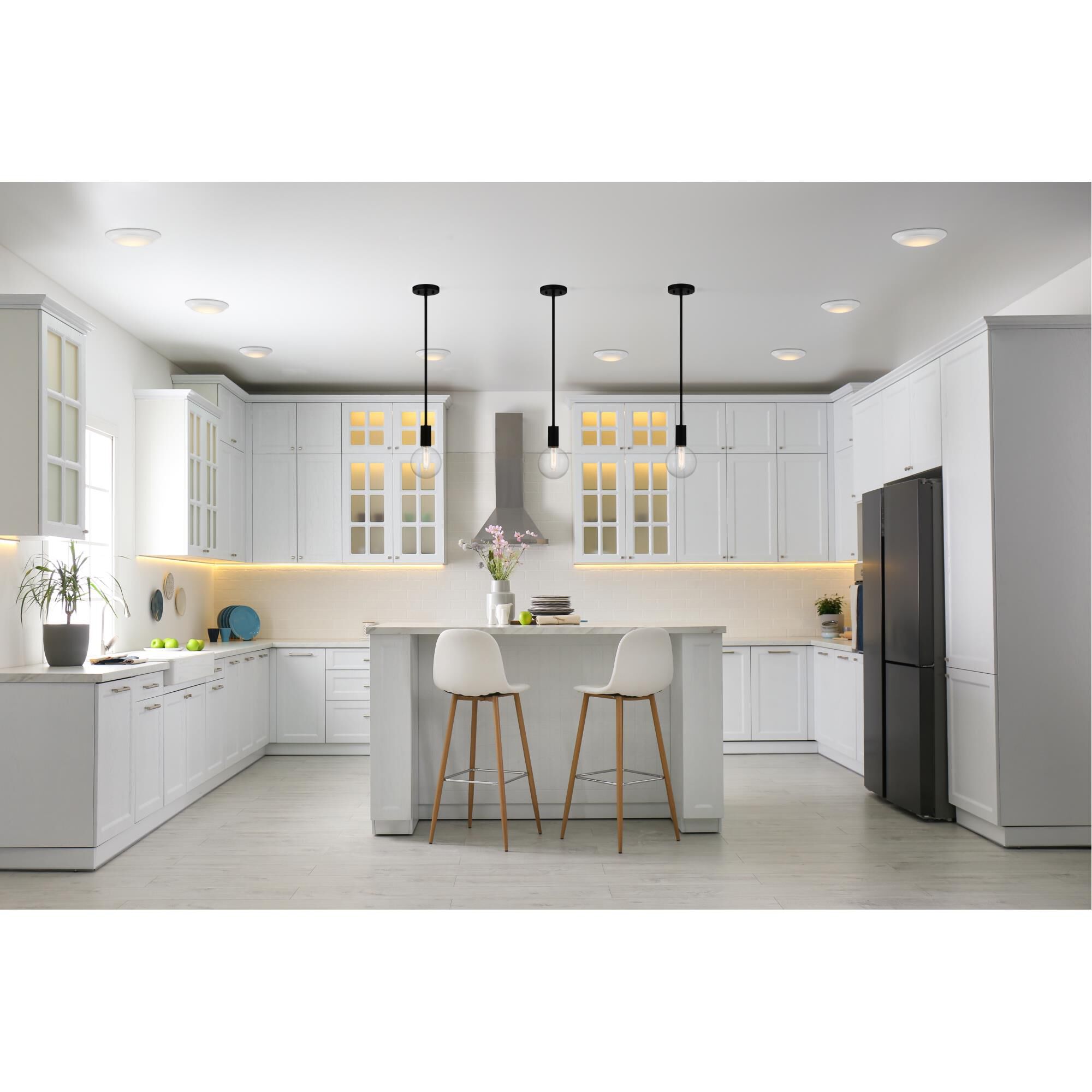 Shown in Matte Black finish and Clear glass