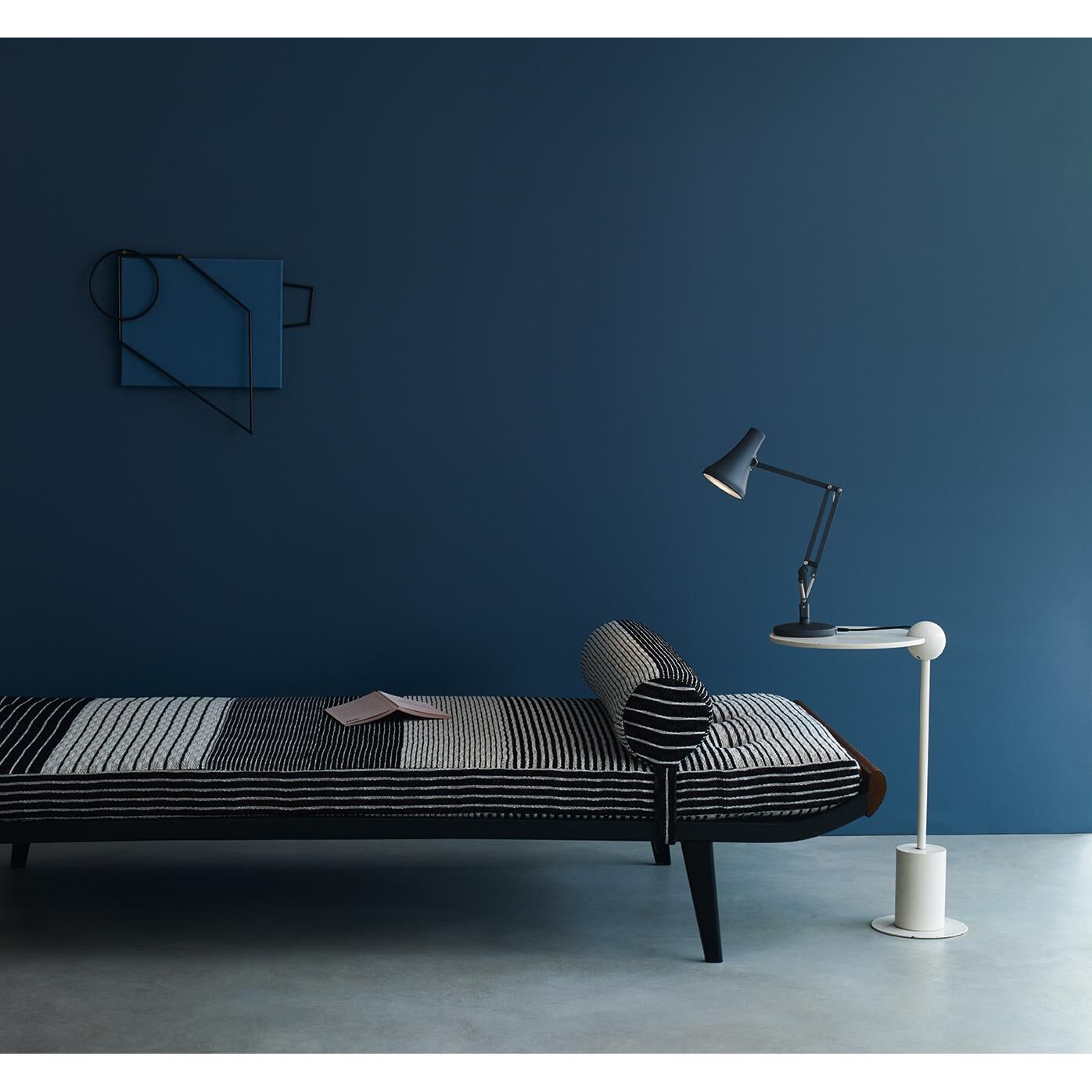 Shown in Anodised Brushed Auminum Finish finish and Aluminum shade