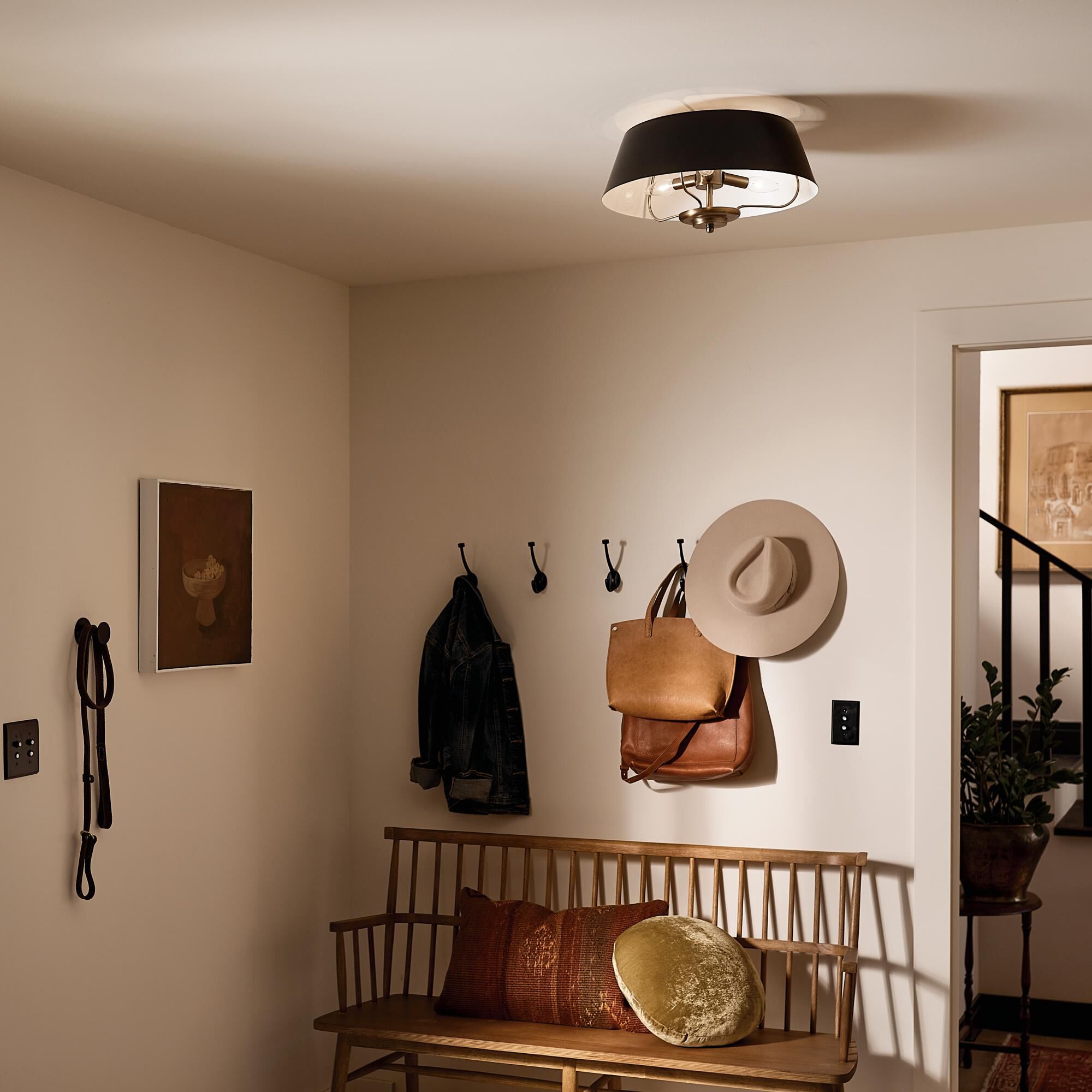 Shown in Black finish and Metal shade