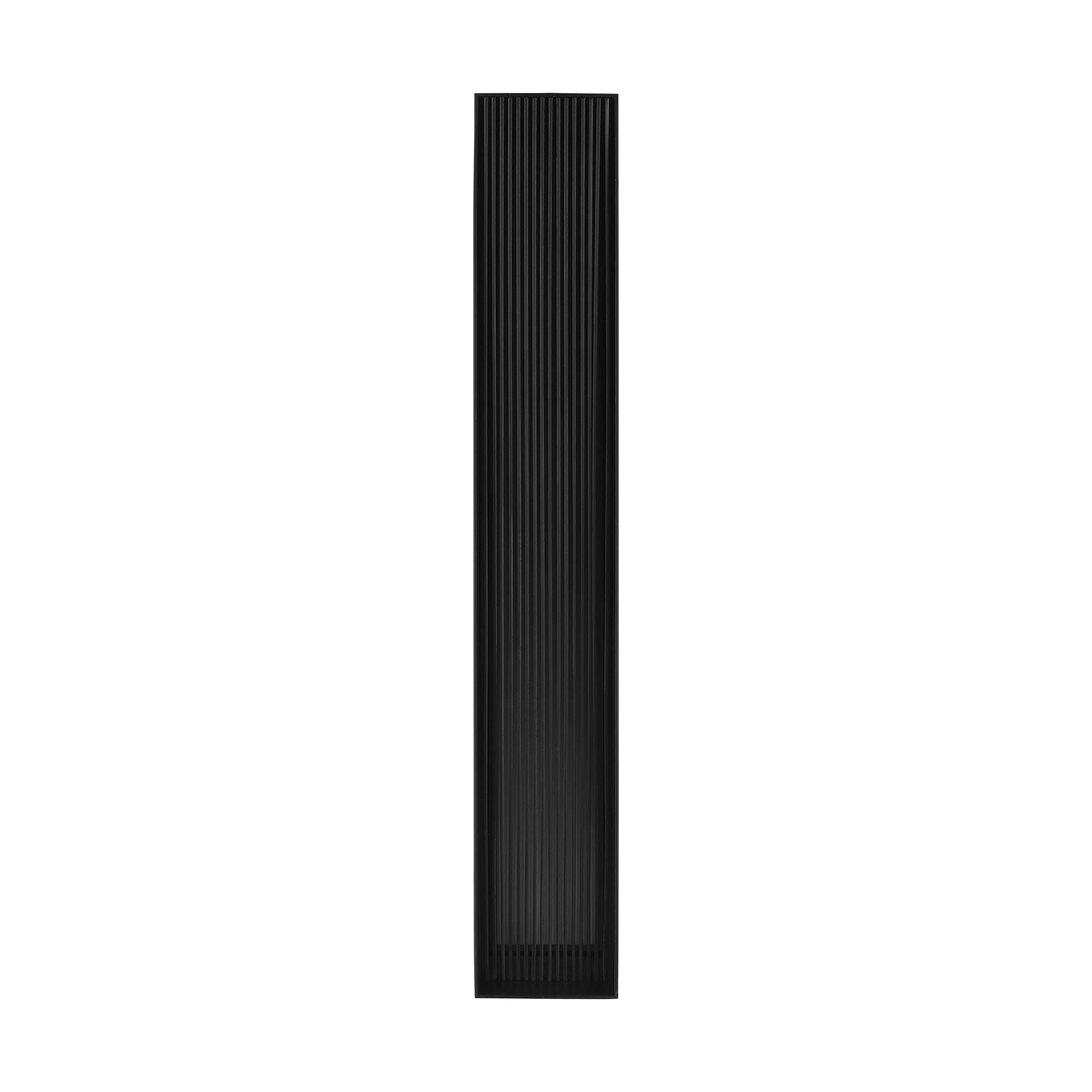 Shown in Outdoor Black finish and Aluminum shade