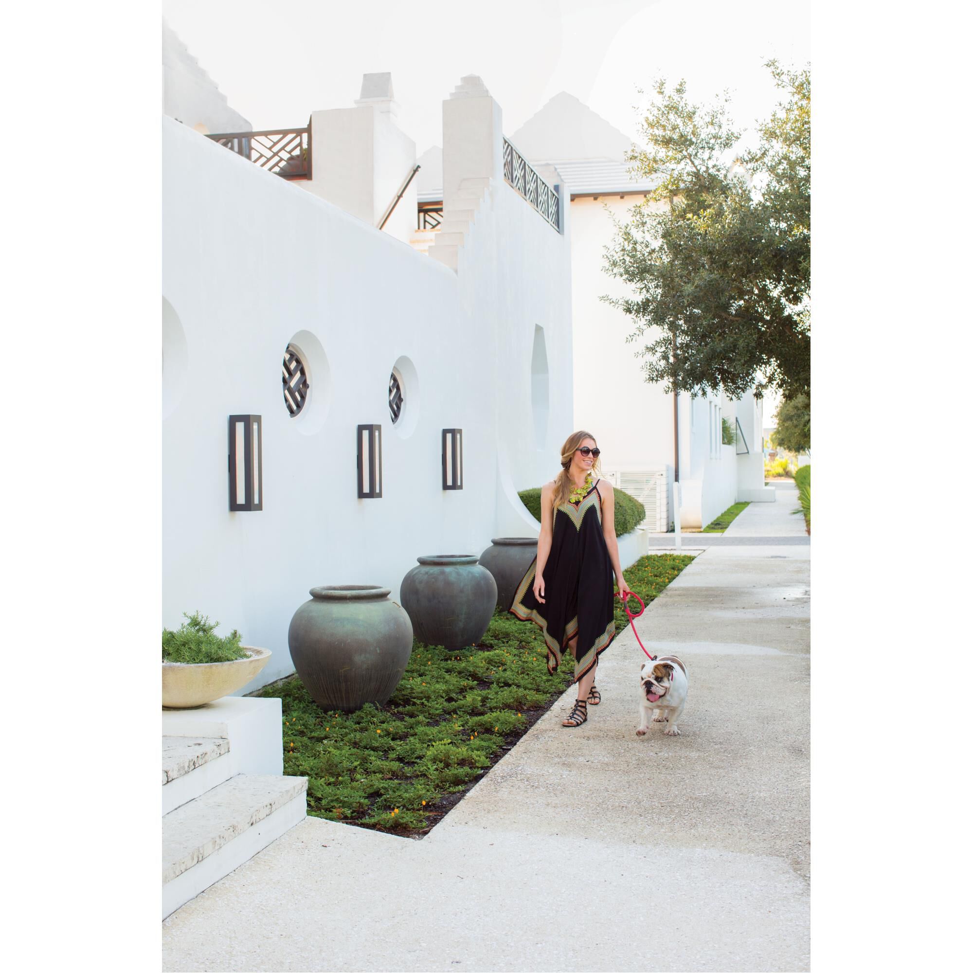 Shown in Bronze finish and Clear Painted White Inside glass