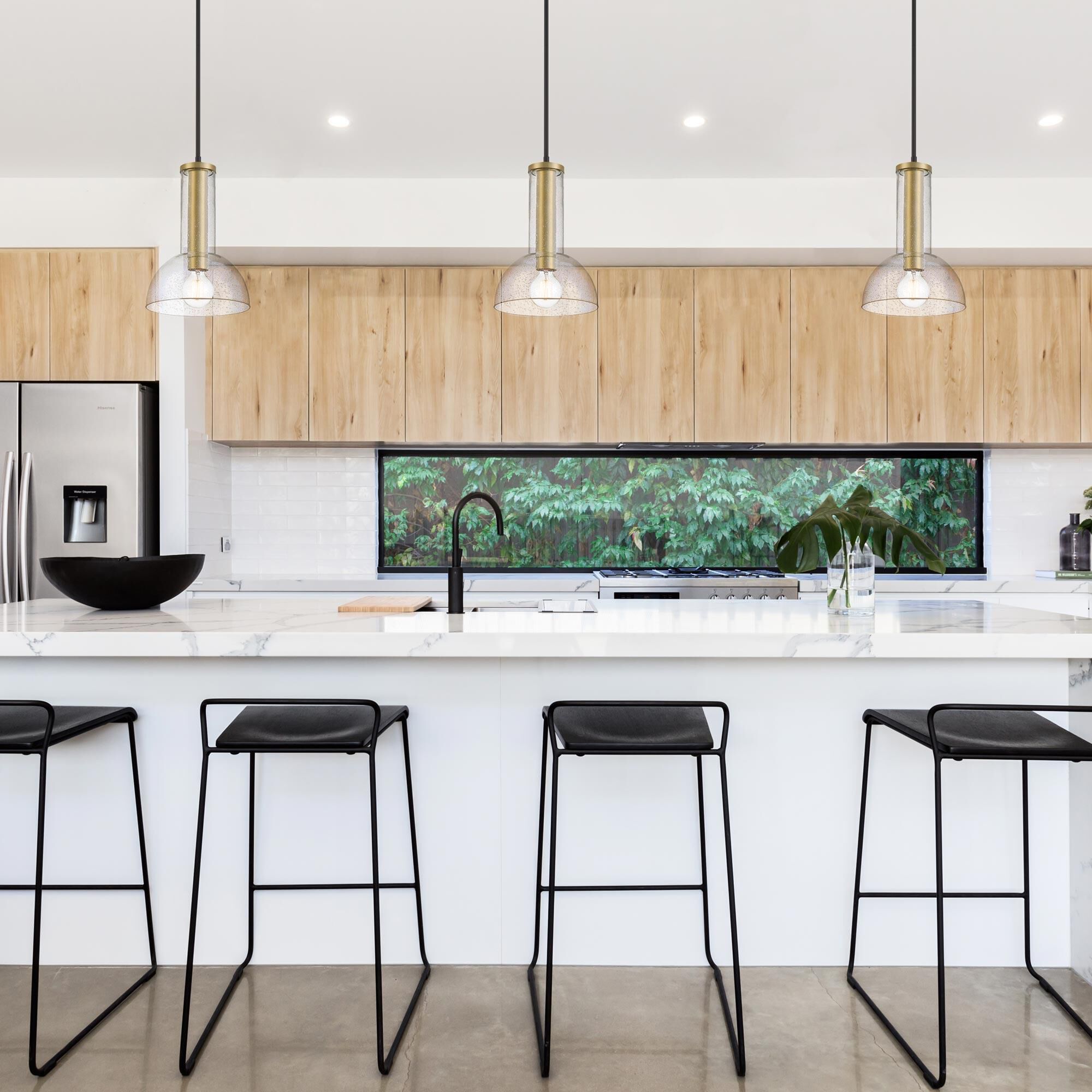 Shown in Matte Black finish and Clear Seedy glass