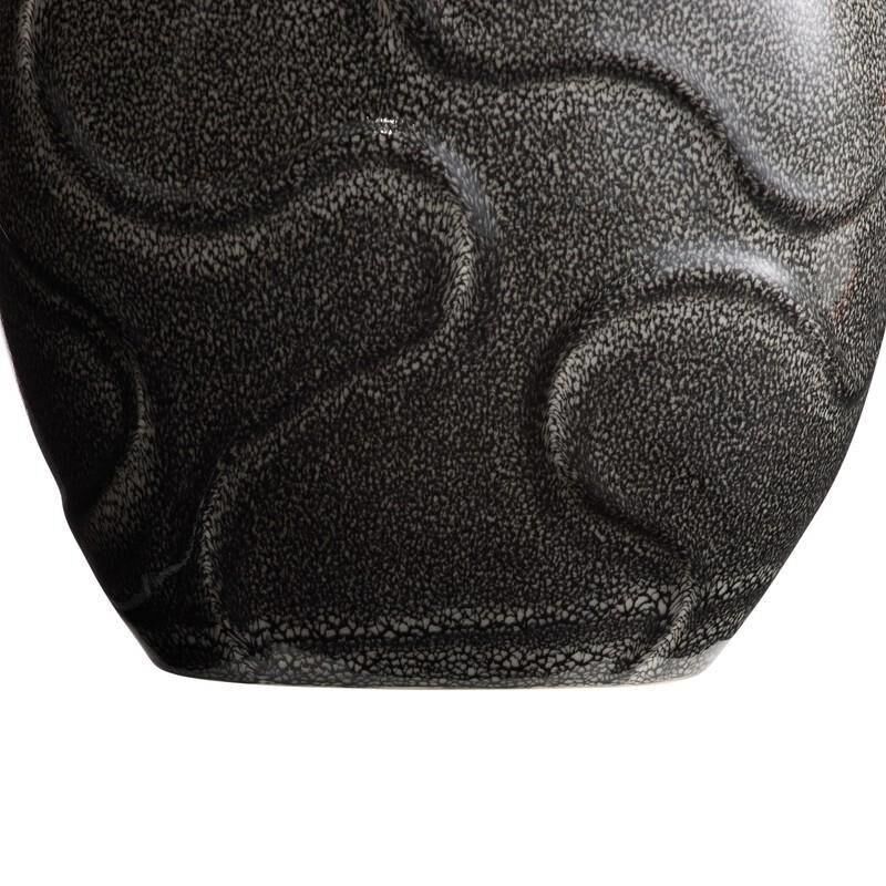 Shown in Obsidian Reactive finish and Hardback shade