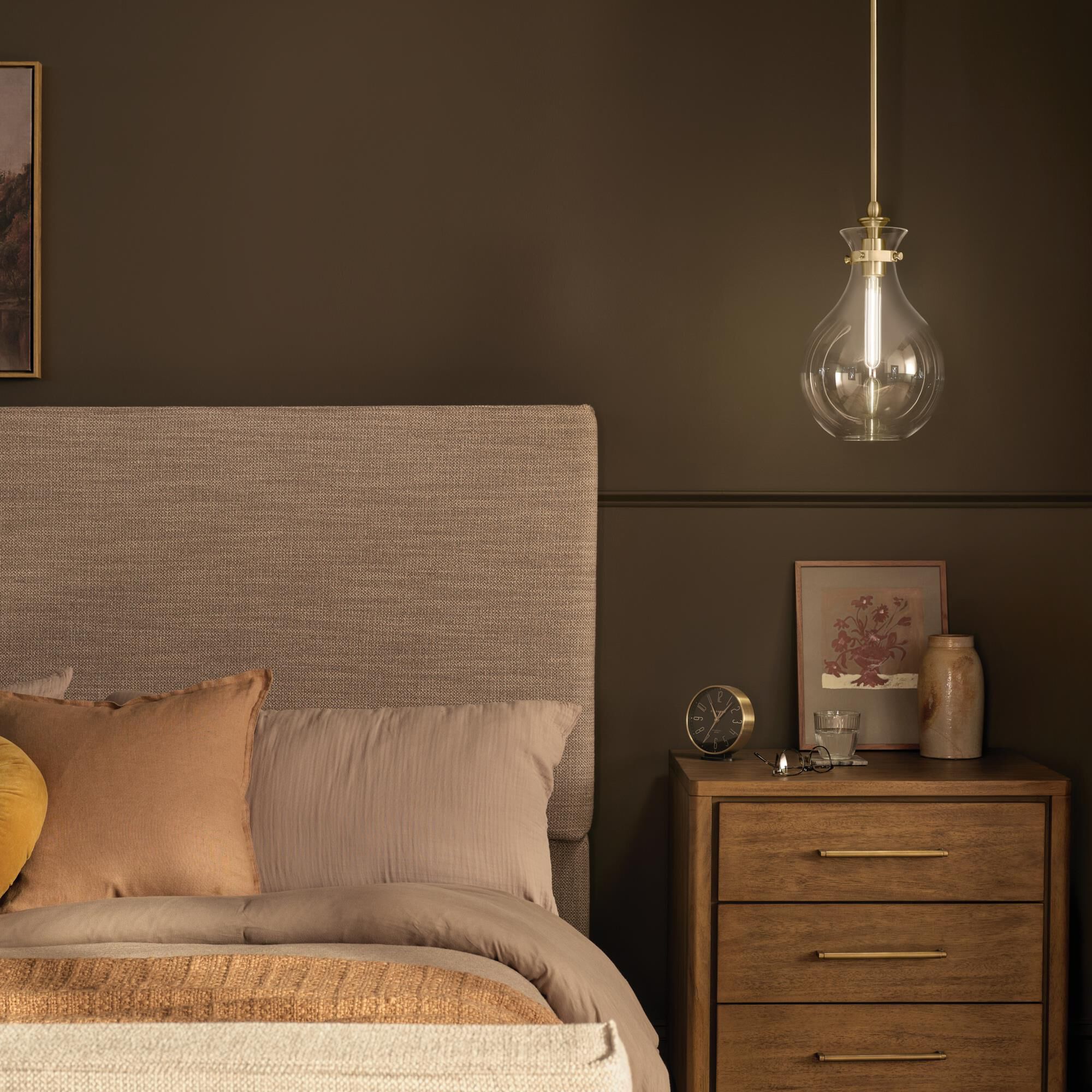 Shown in Champagne Bronze finish and Clear glass