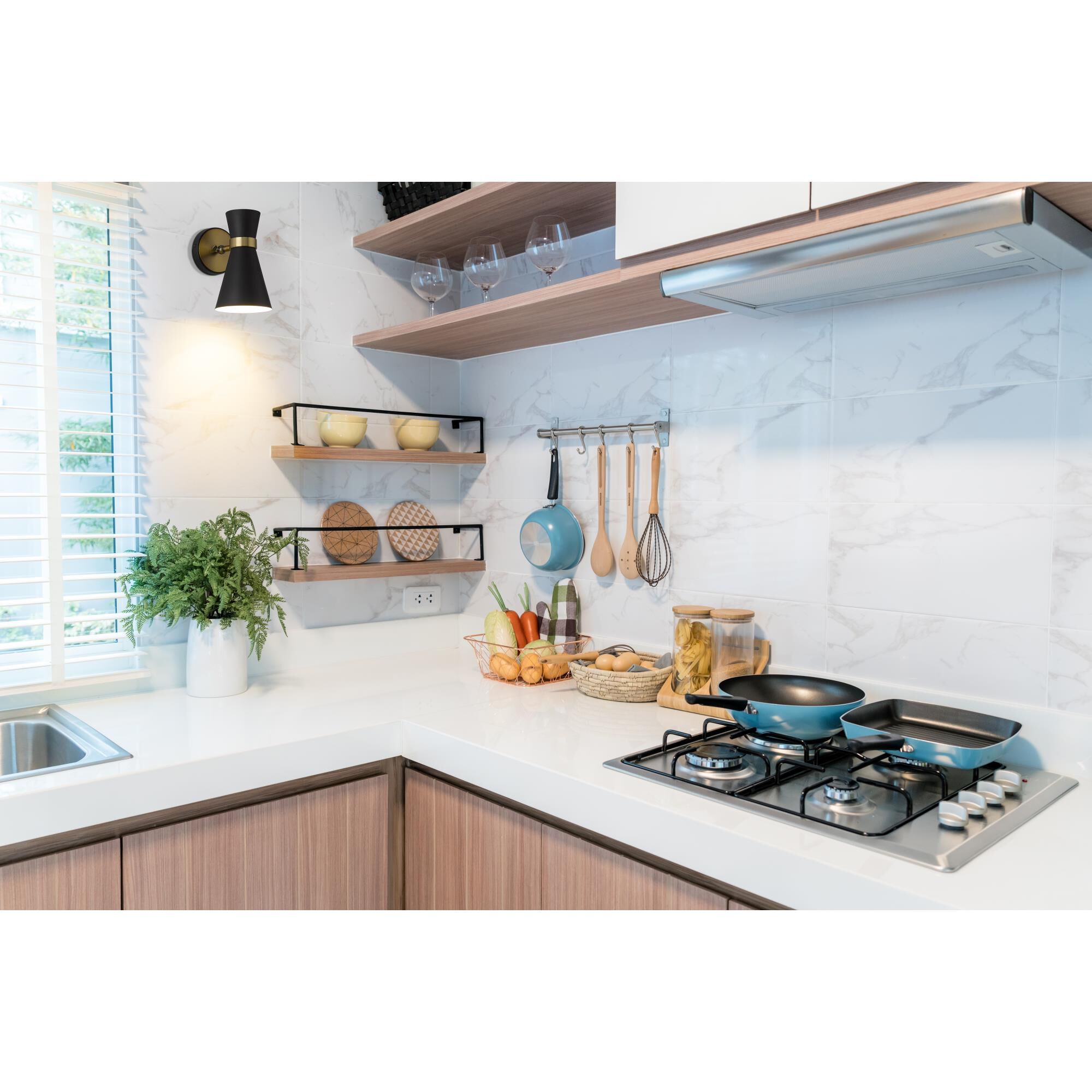 Shown in Matte Black + Heritage Brass finish and Metal glass and Metal shade