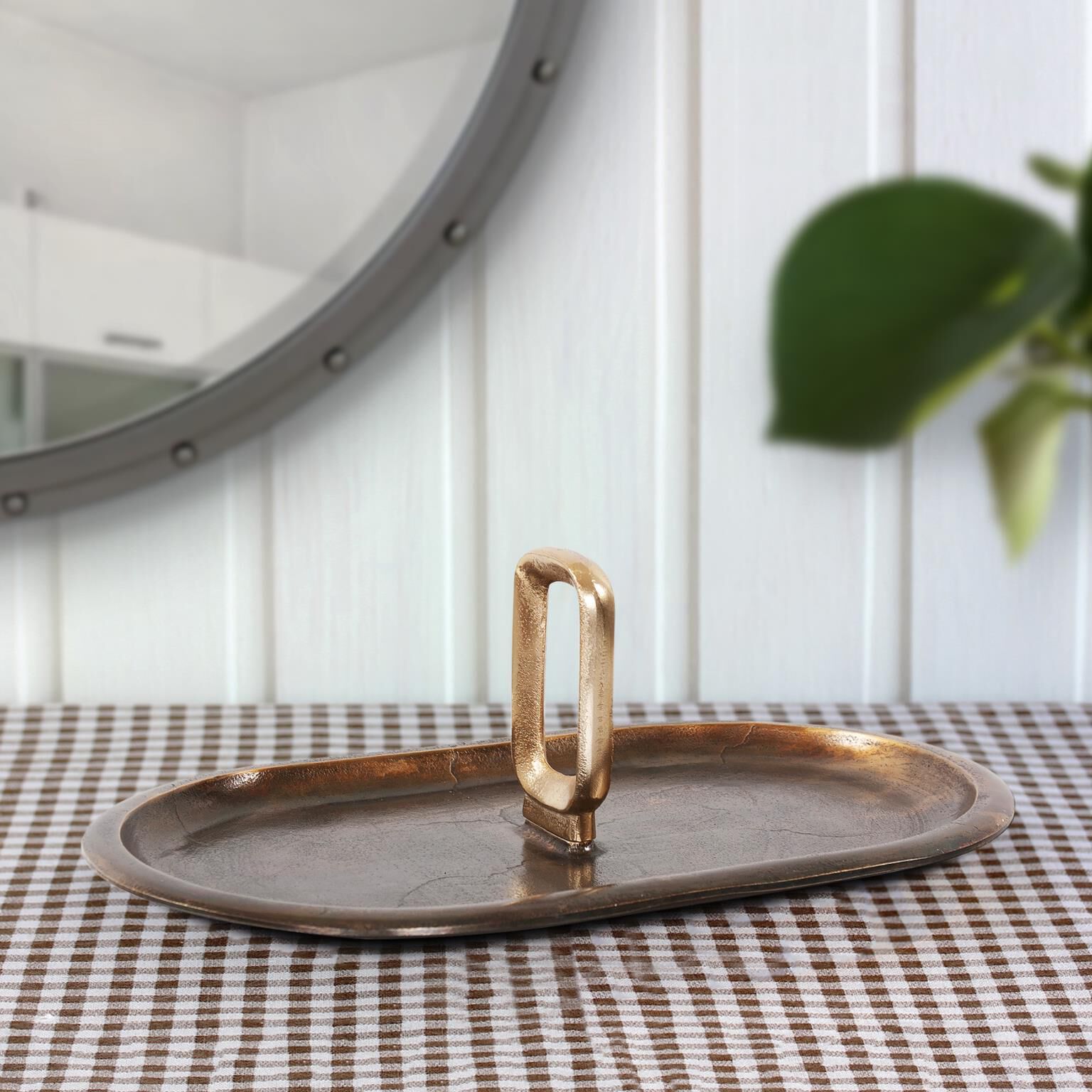 Shown in Ombre finish