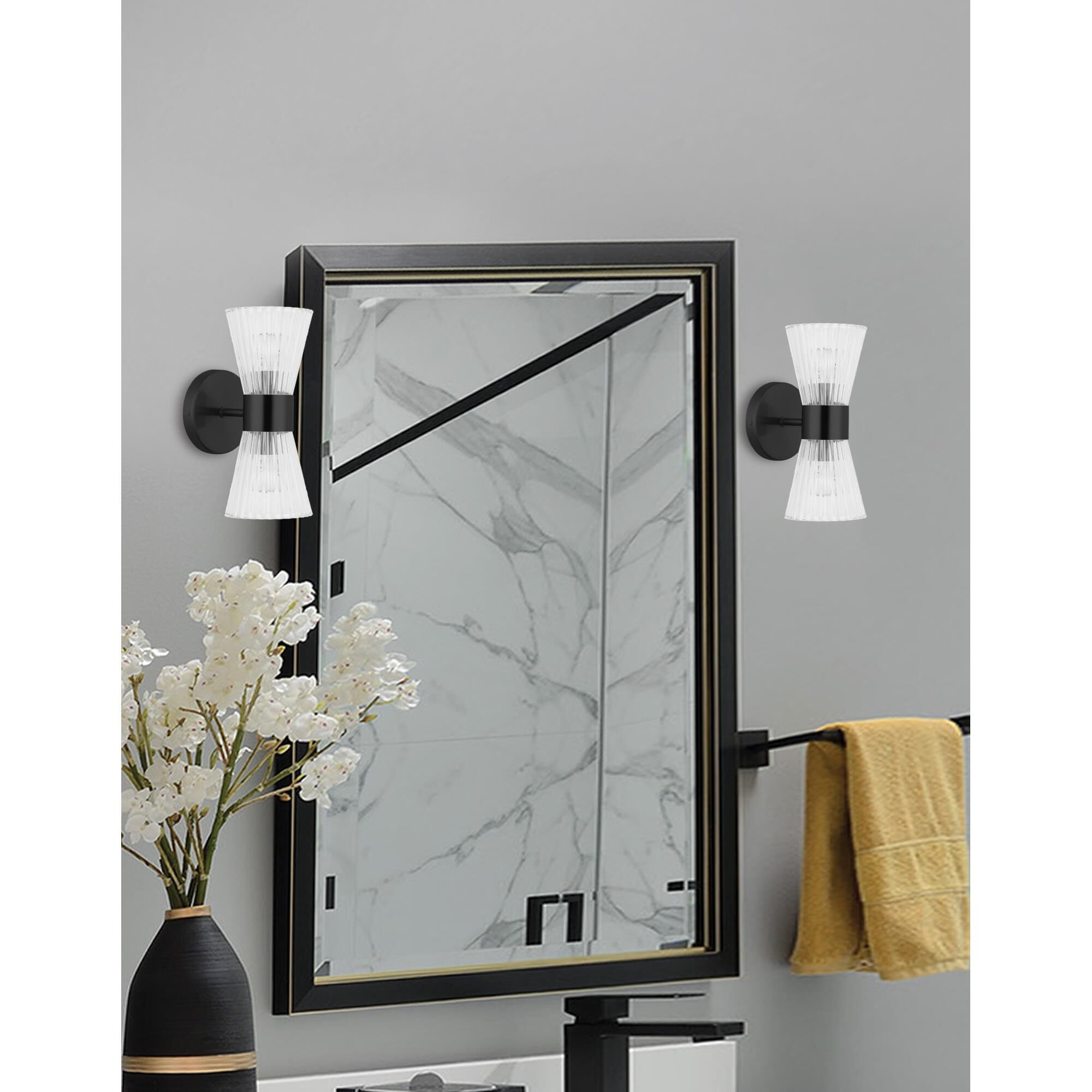 Shown in Matte Black finish and Clear glass