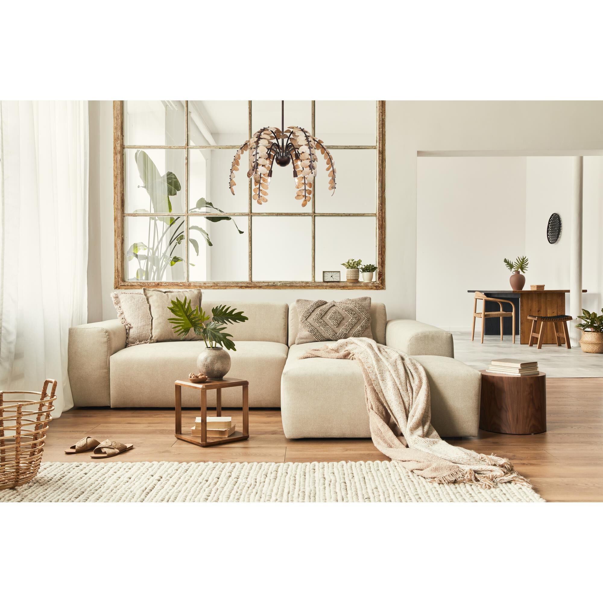 Shown in Champagne Mist With Coconut Shell finish