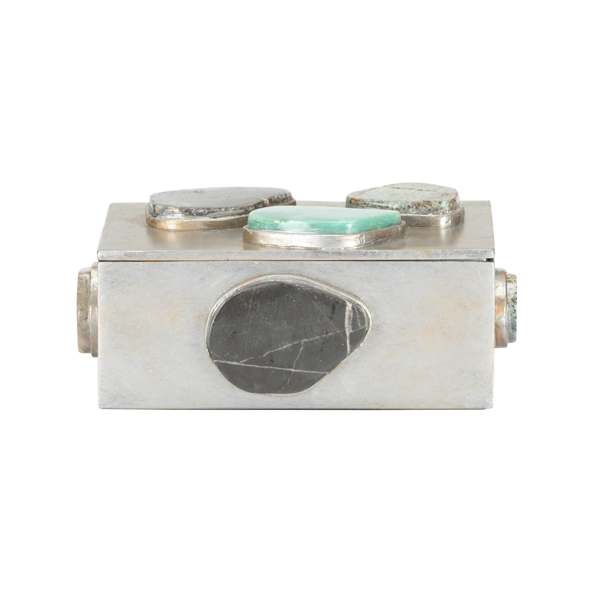 Shown in Silver and Green finish