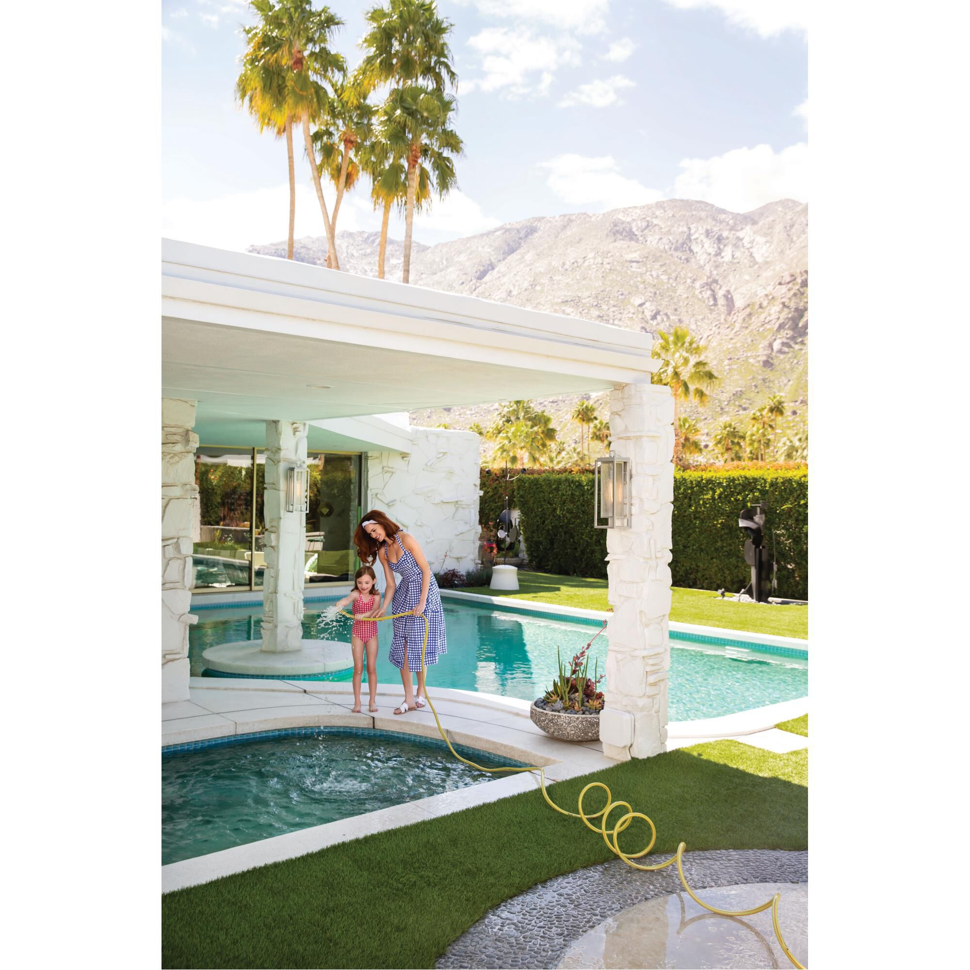 Shown in Satin Nickel finish and Clear Seedy glass