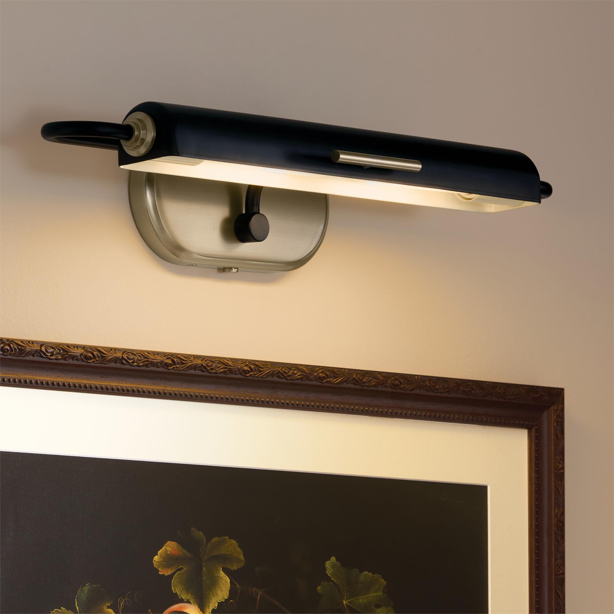 Shown in Black finish and Metal shade