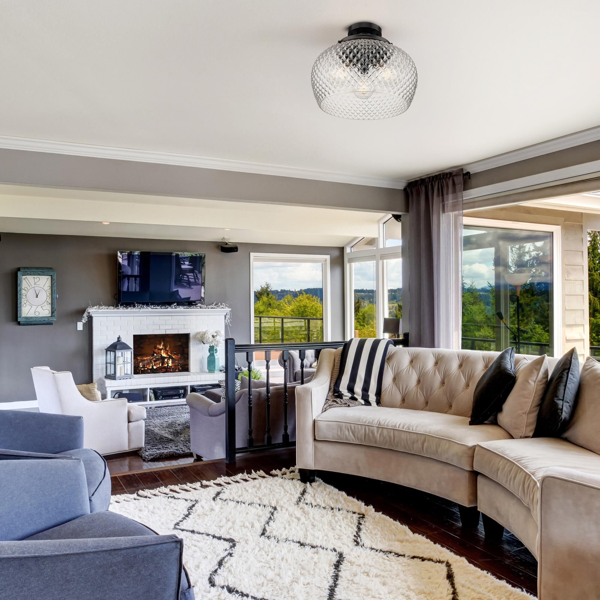 Shown in Matte Blake finish and Clear glass