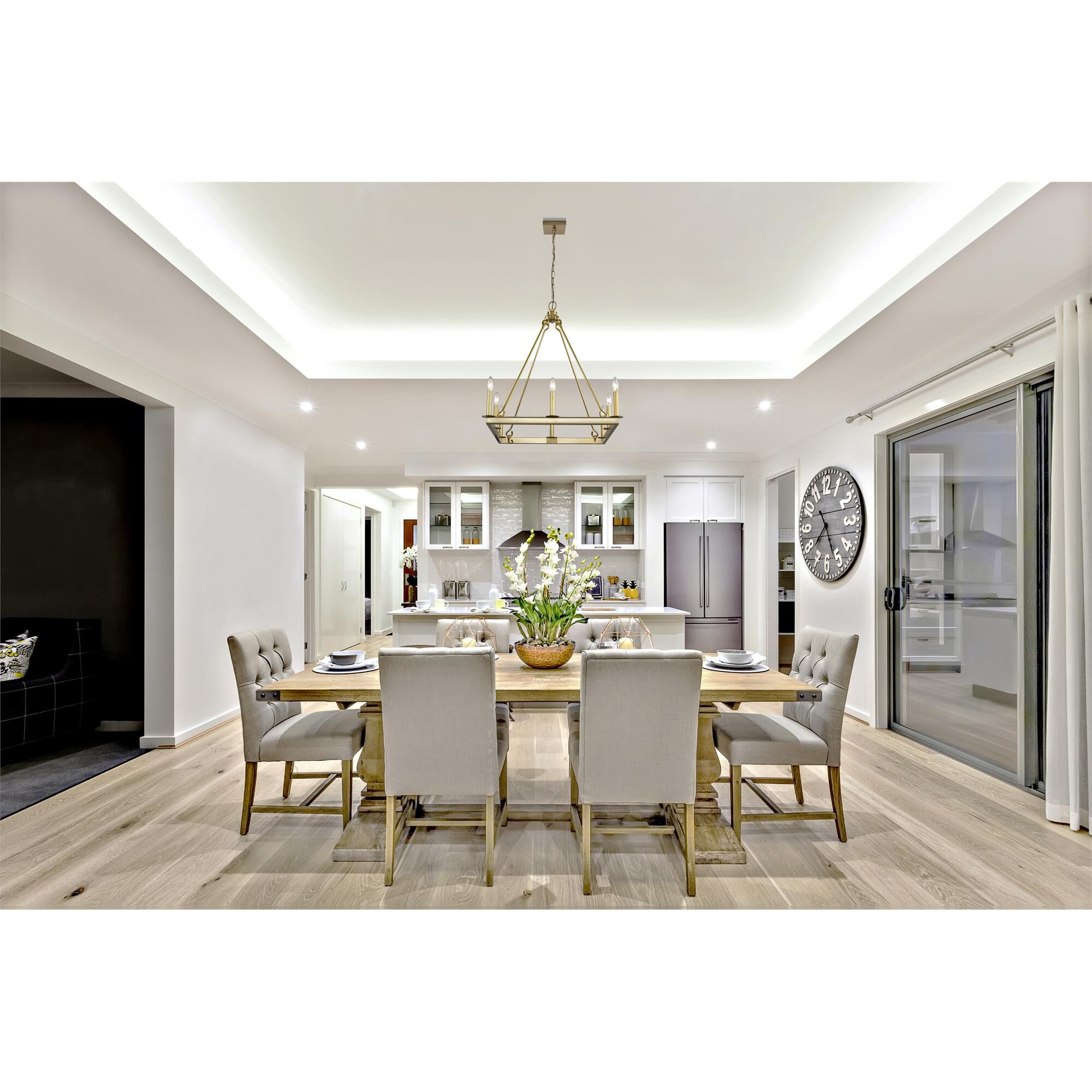 Barclay 26 Inch 8 Light Chandelier by Z-Lite