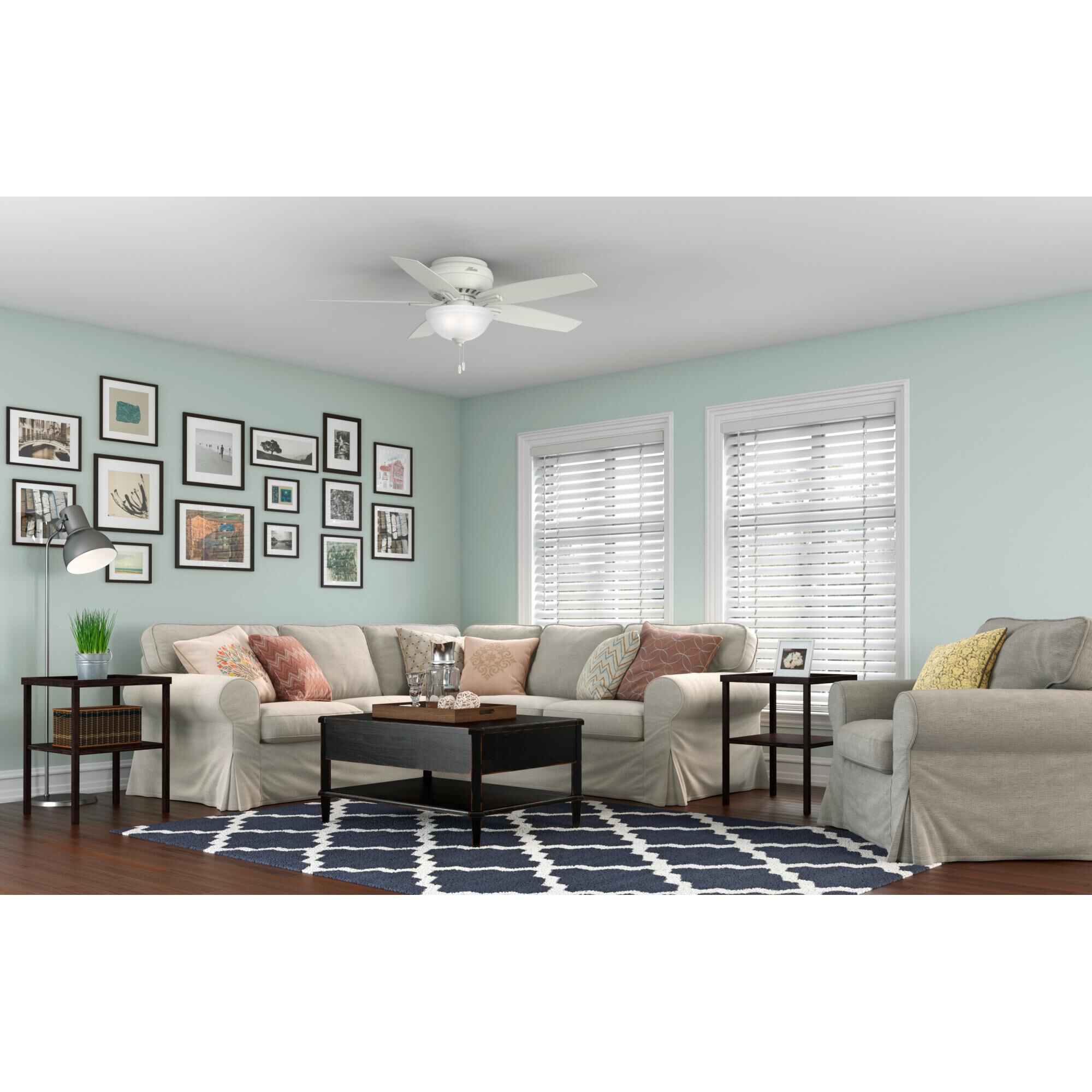 Shown in Fresh White finish and Clear Frosted glass