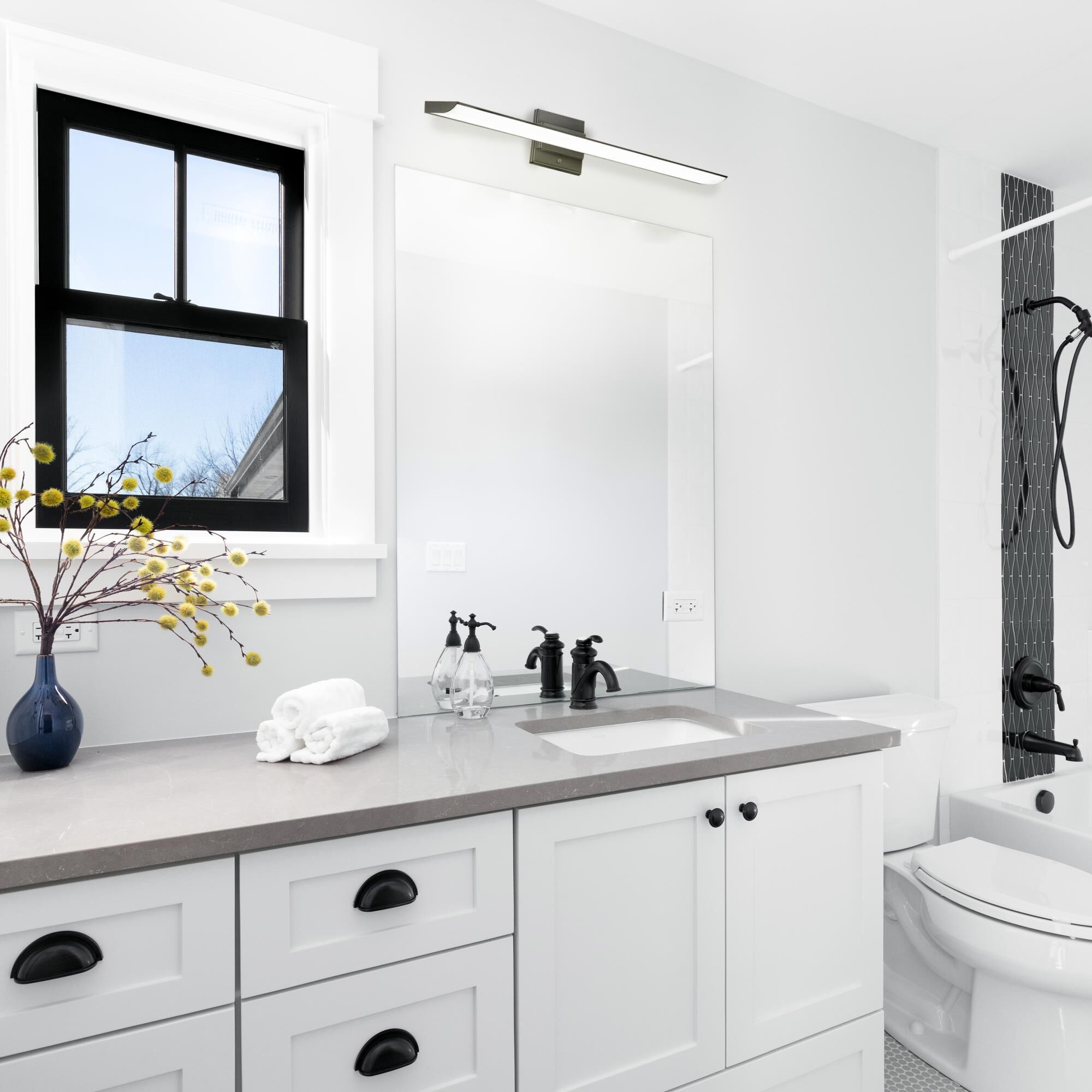 Shown in Matte Black finish and Rectangle shade