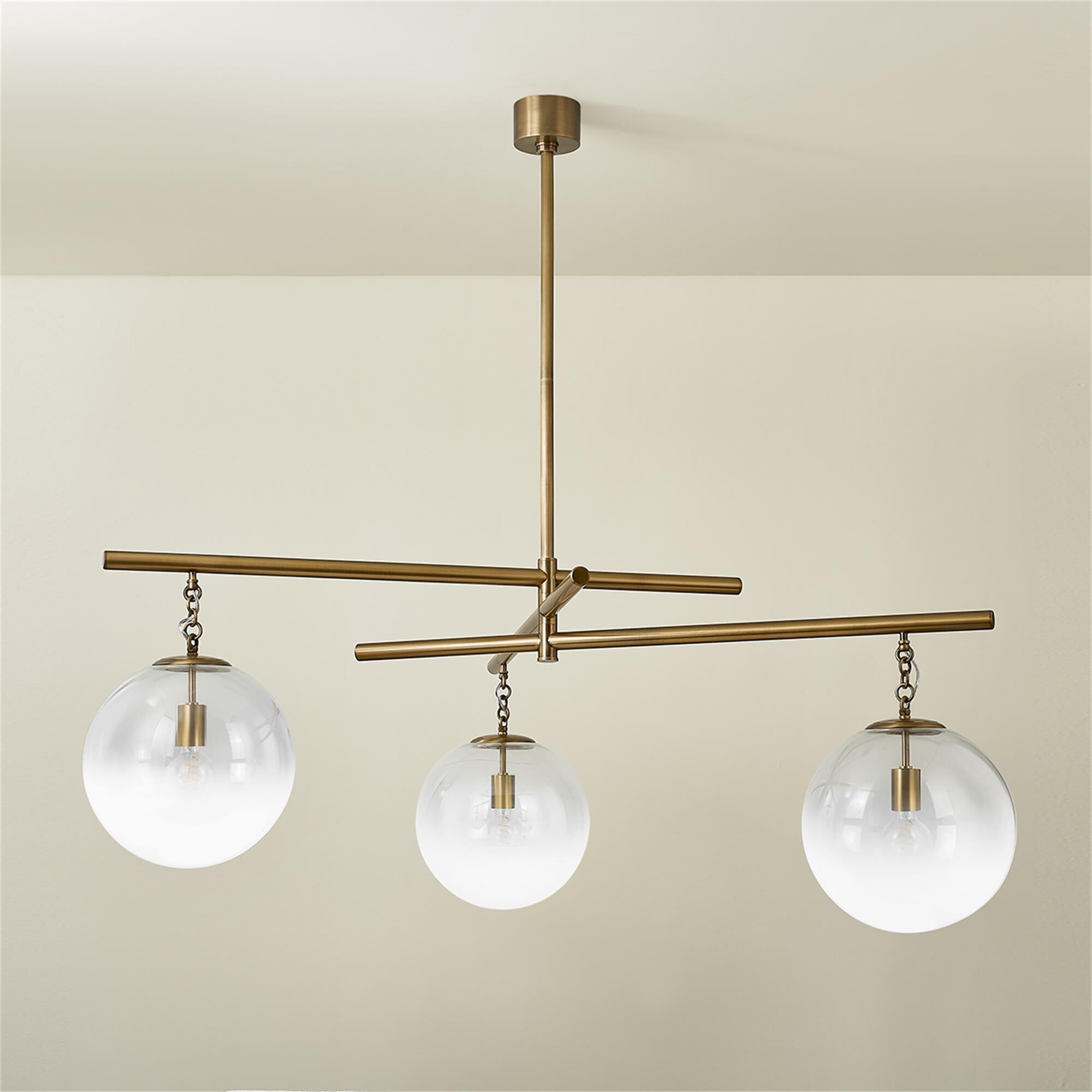 Wade Grand Chandelier,