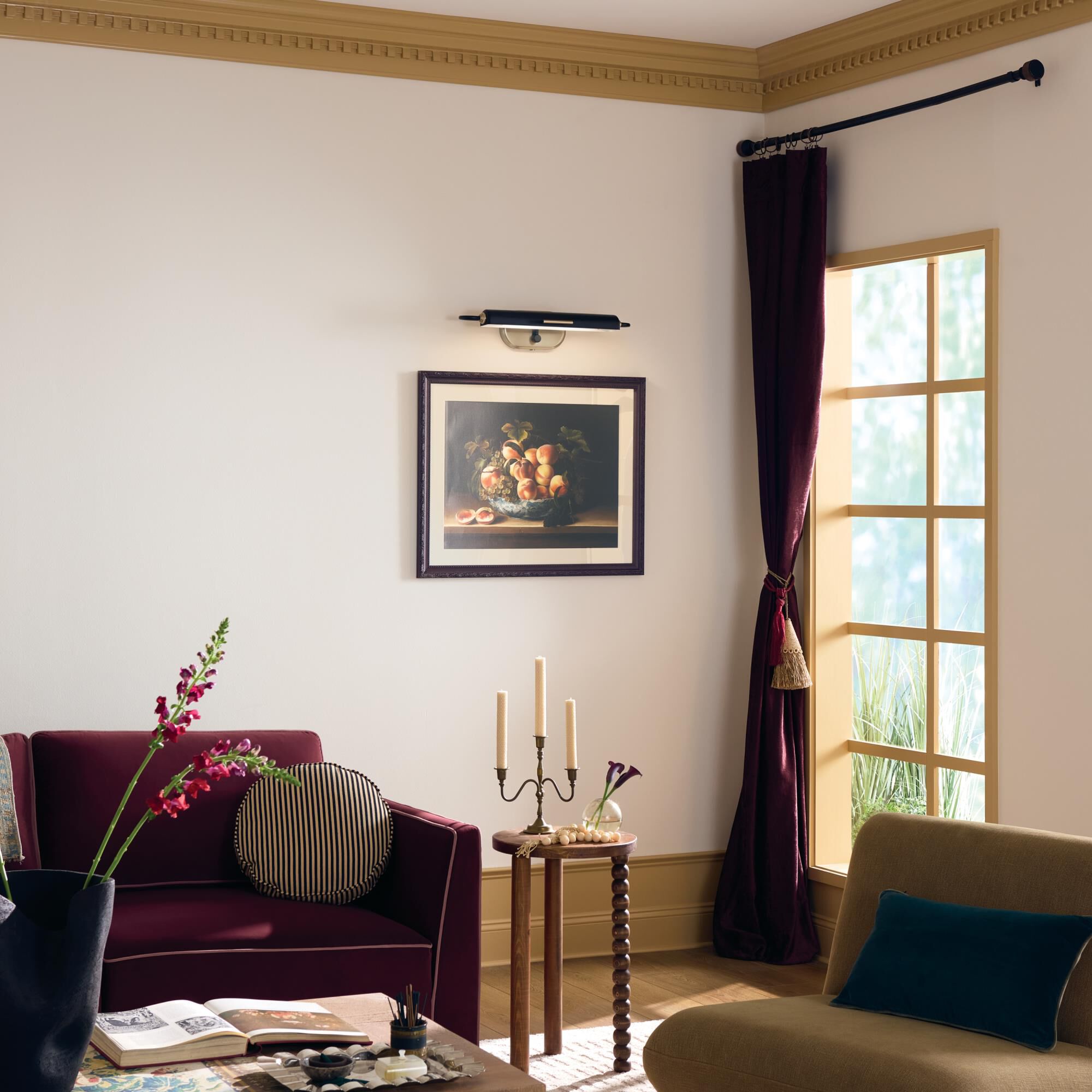 Shown in Black finish and Metal shade