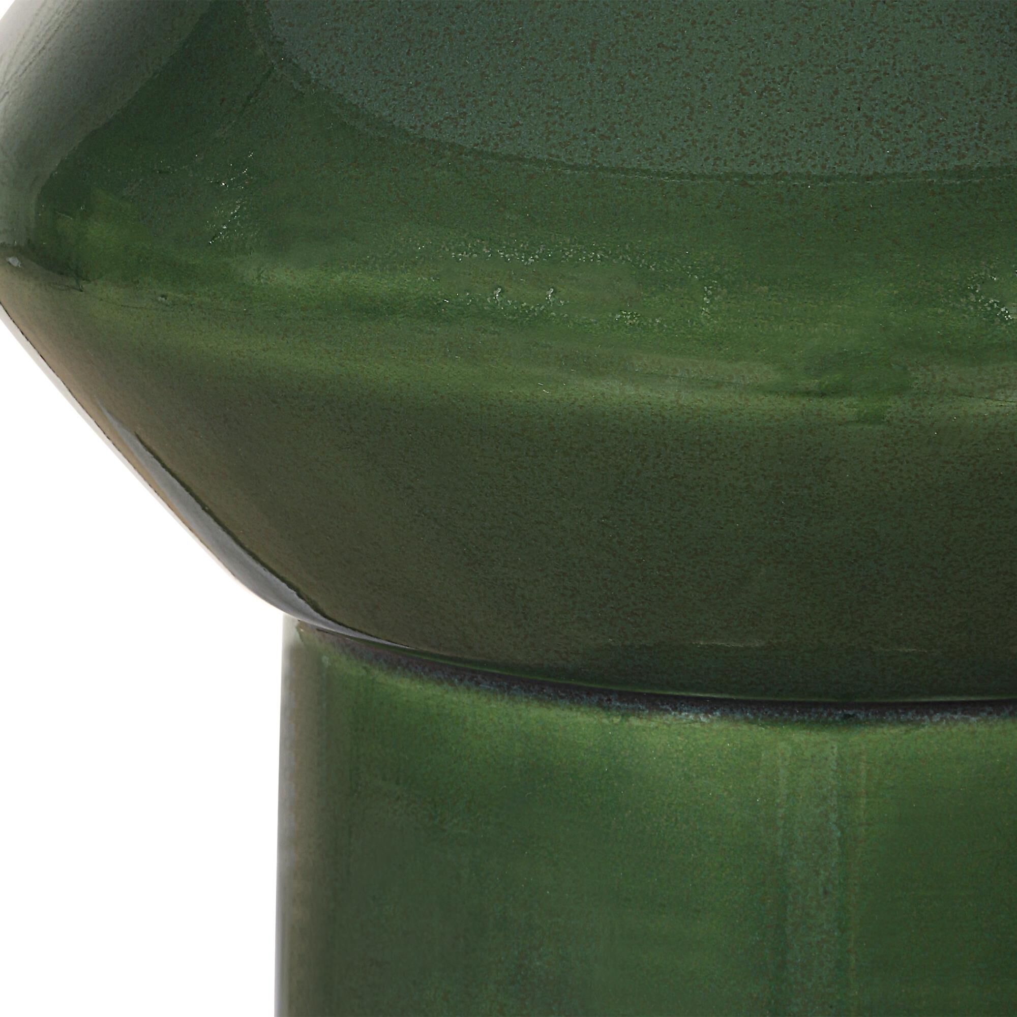 Shown in Green finish and Round Hardback shade