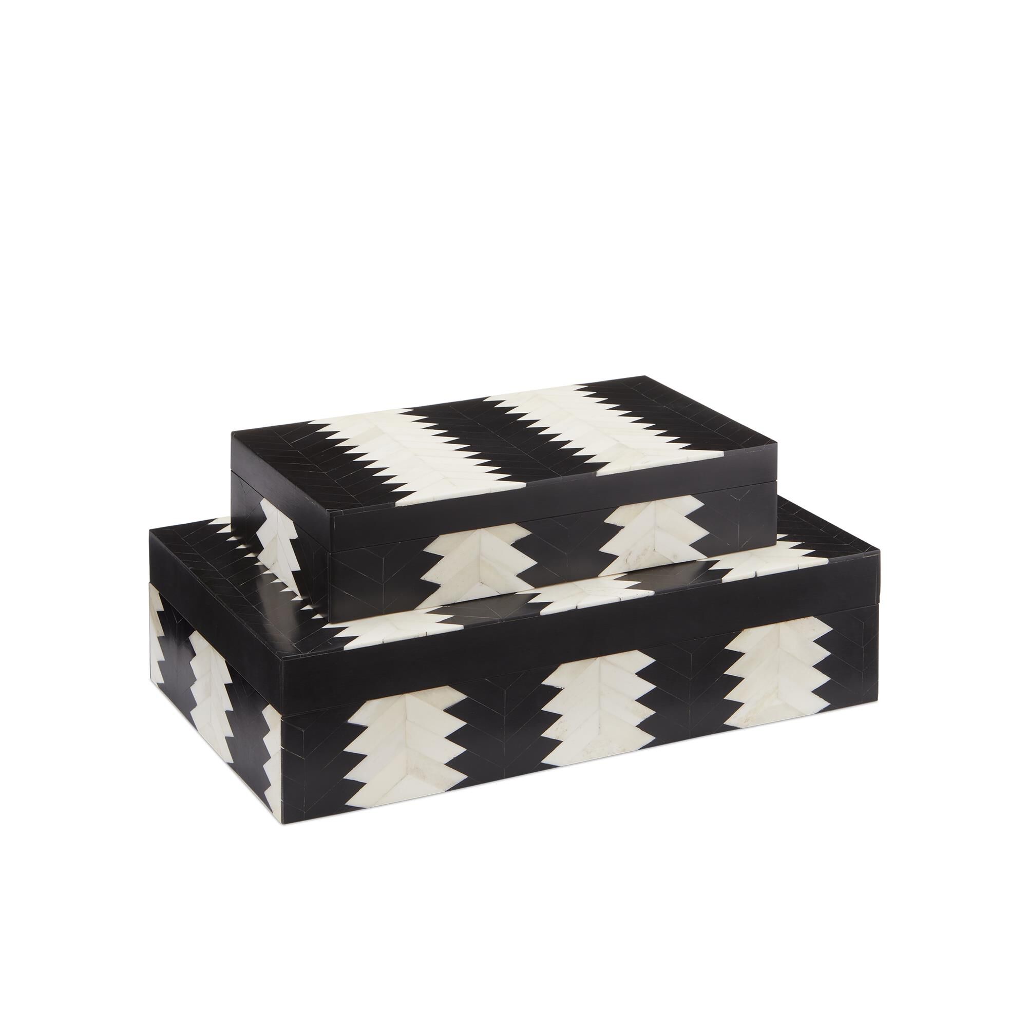 Shown in Black/White/Natural finish