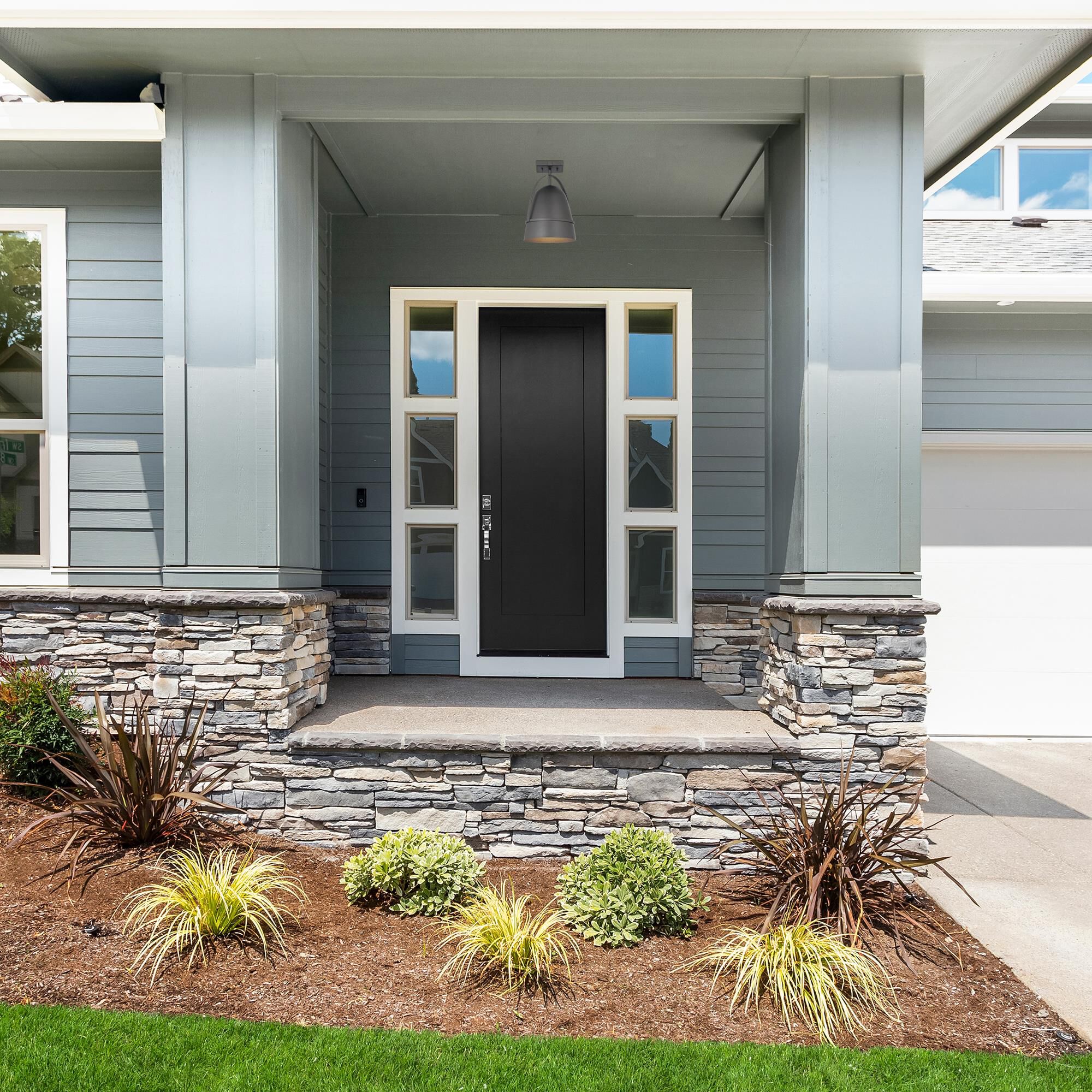 Shown in Black finish and Metal shade