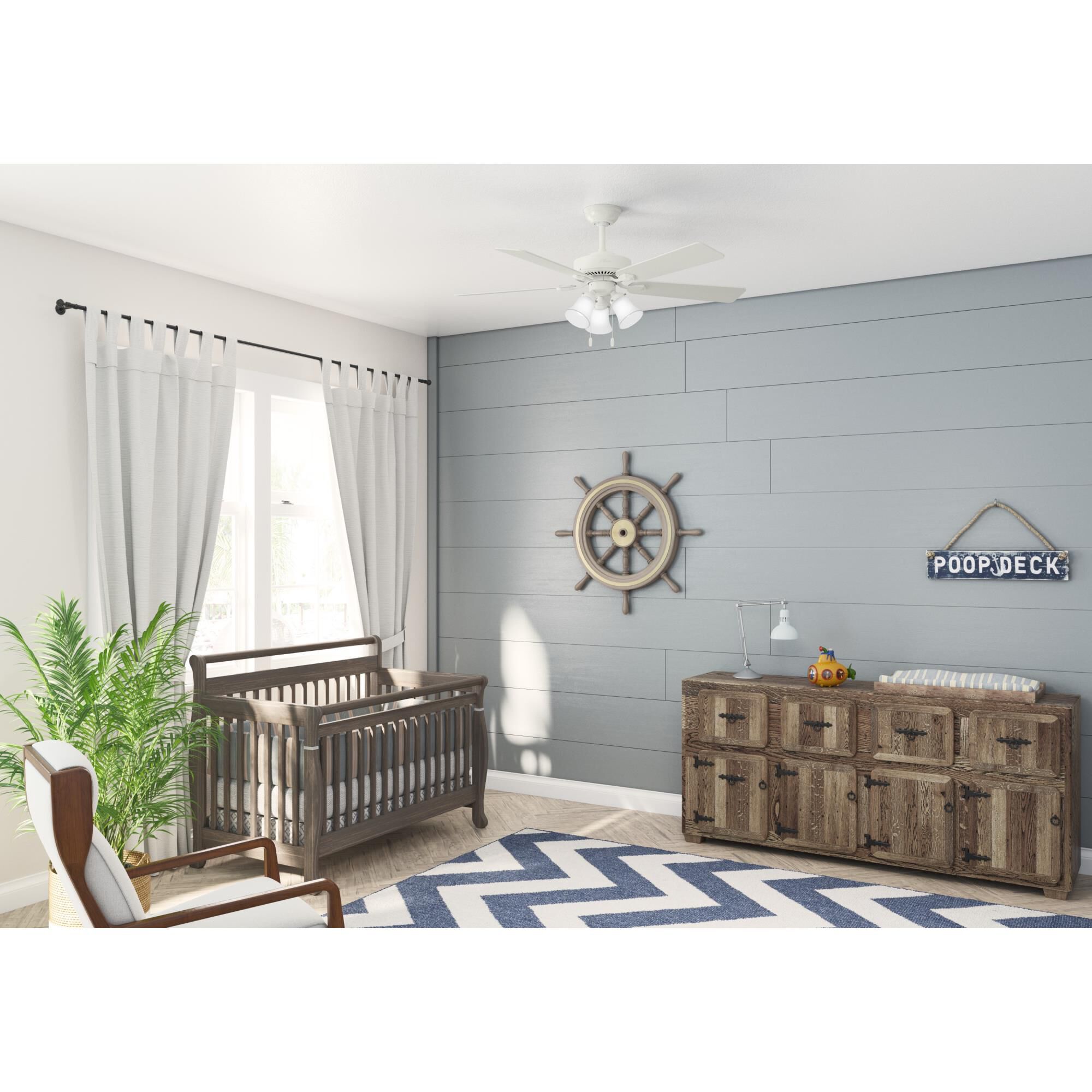 Shown in Fresh White finish and Clear Frosted glass