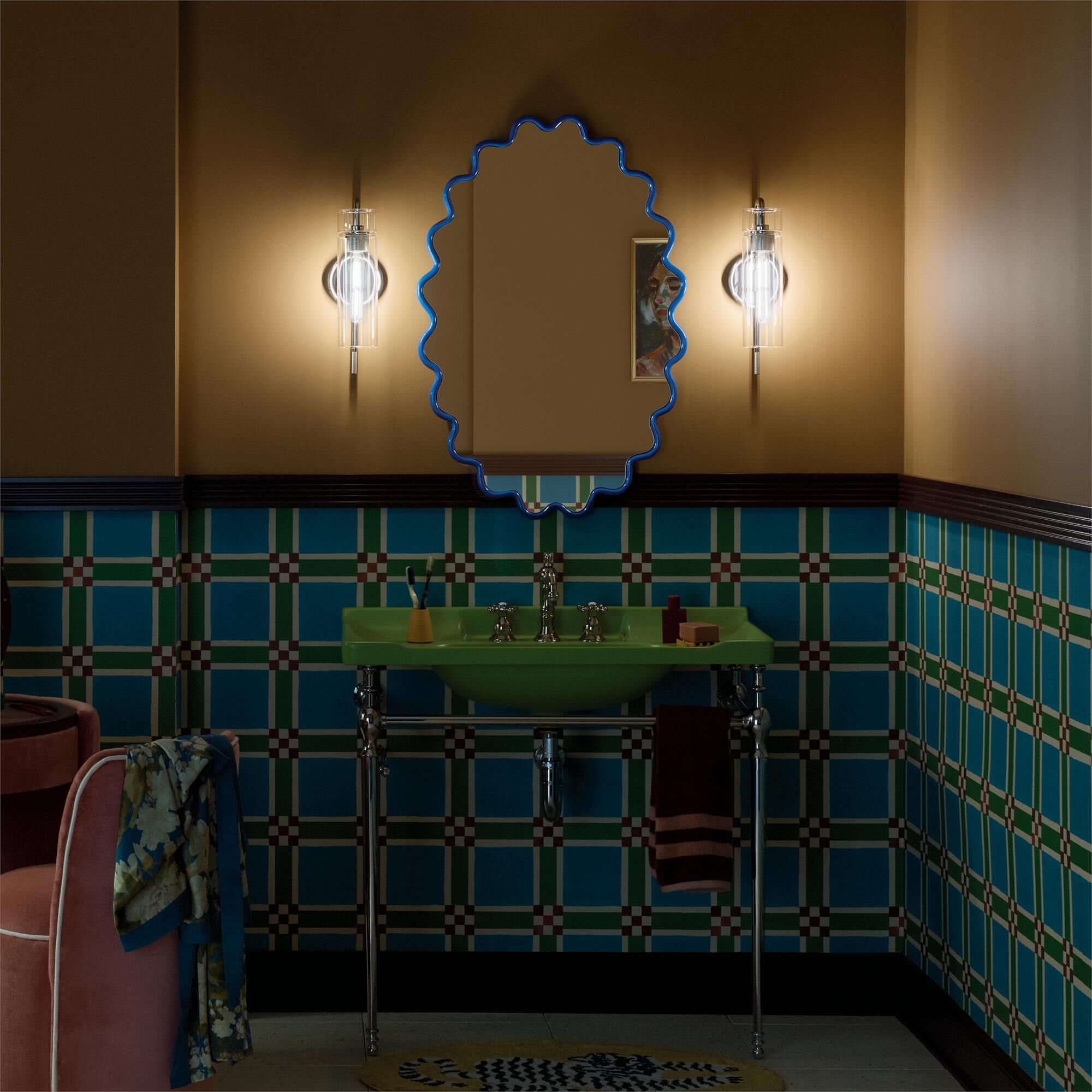 Shown in Polished Nickel finish and Clear glass