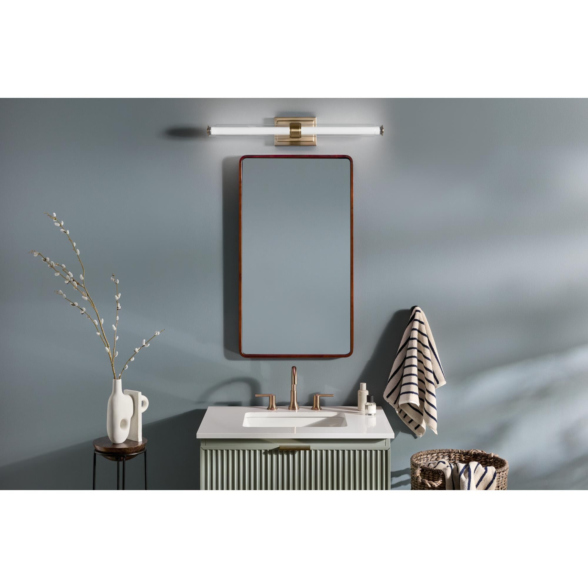 Shown in Champagne Bronze finish and Clear glass