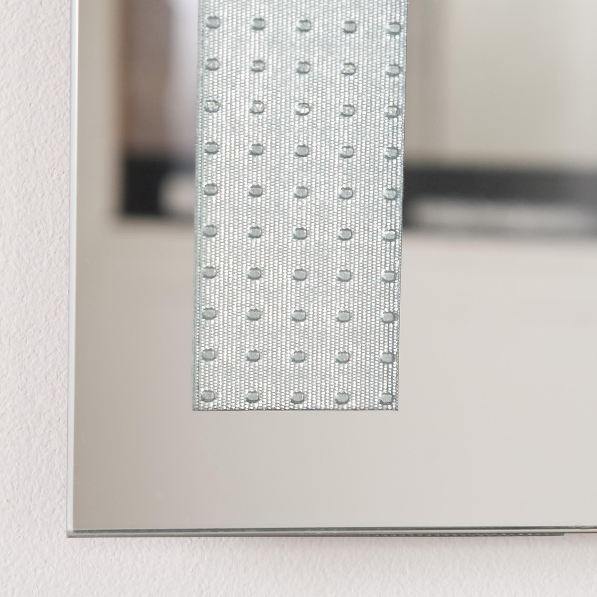 Shown in Mirror finish