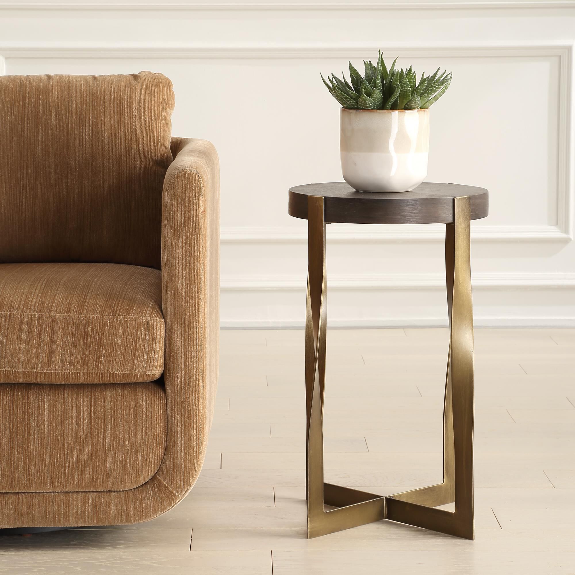 Shown in Brass and Woodtone finish