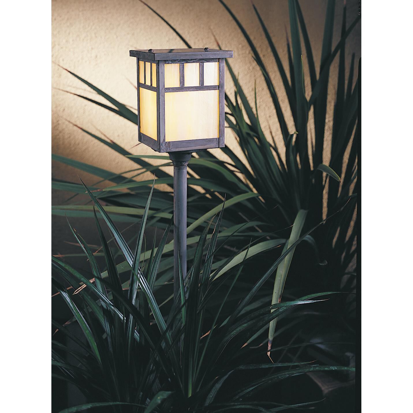 Arroyo Craftsman Huntington 29 Inch Decorative Pathway Light