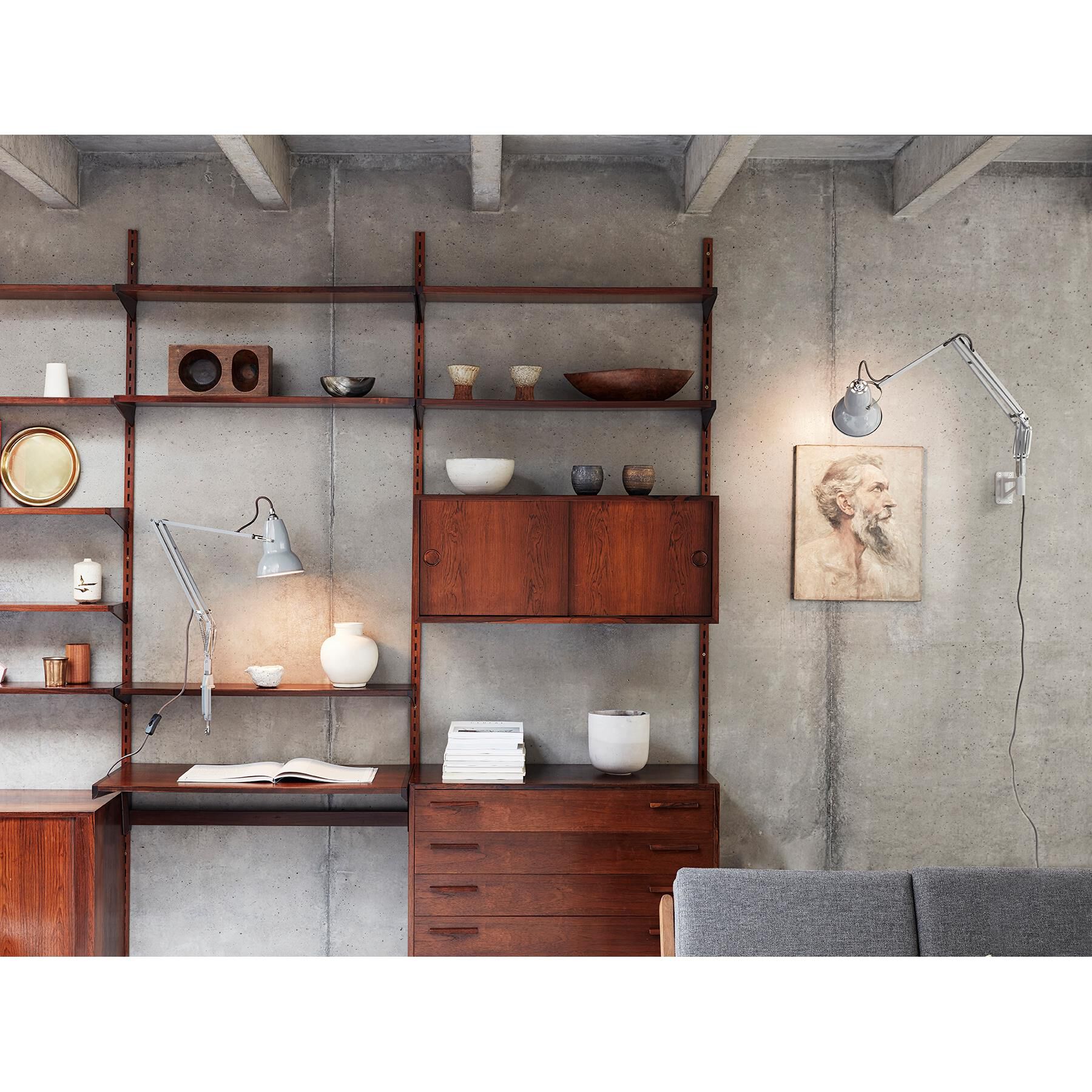 Shown in Dove Grey finish and Aluminum shade