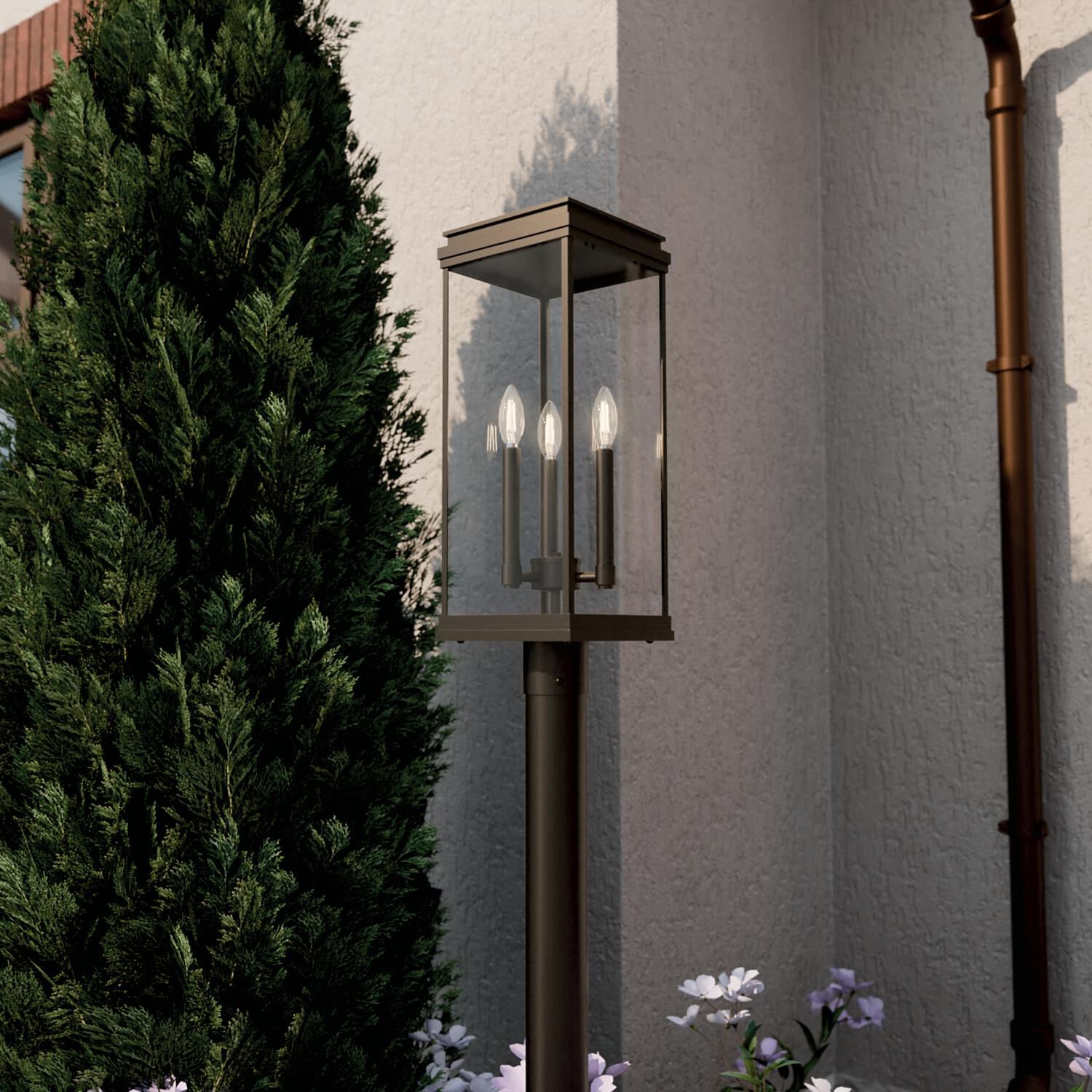 Shown in Olde Bronze finish and Clear glass