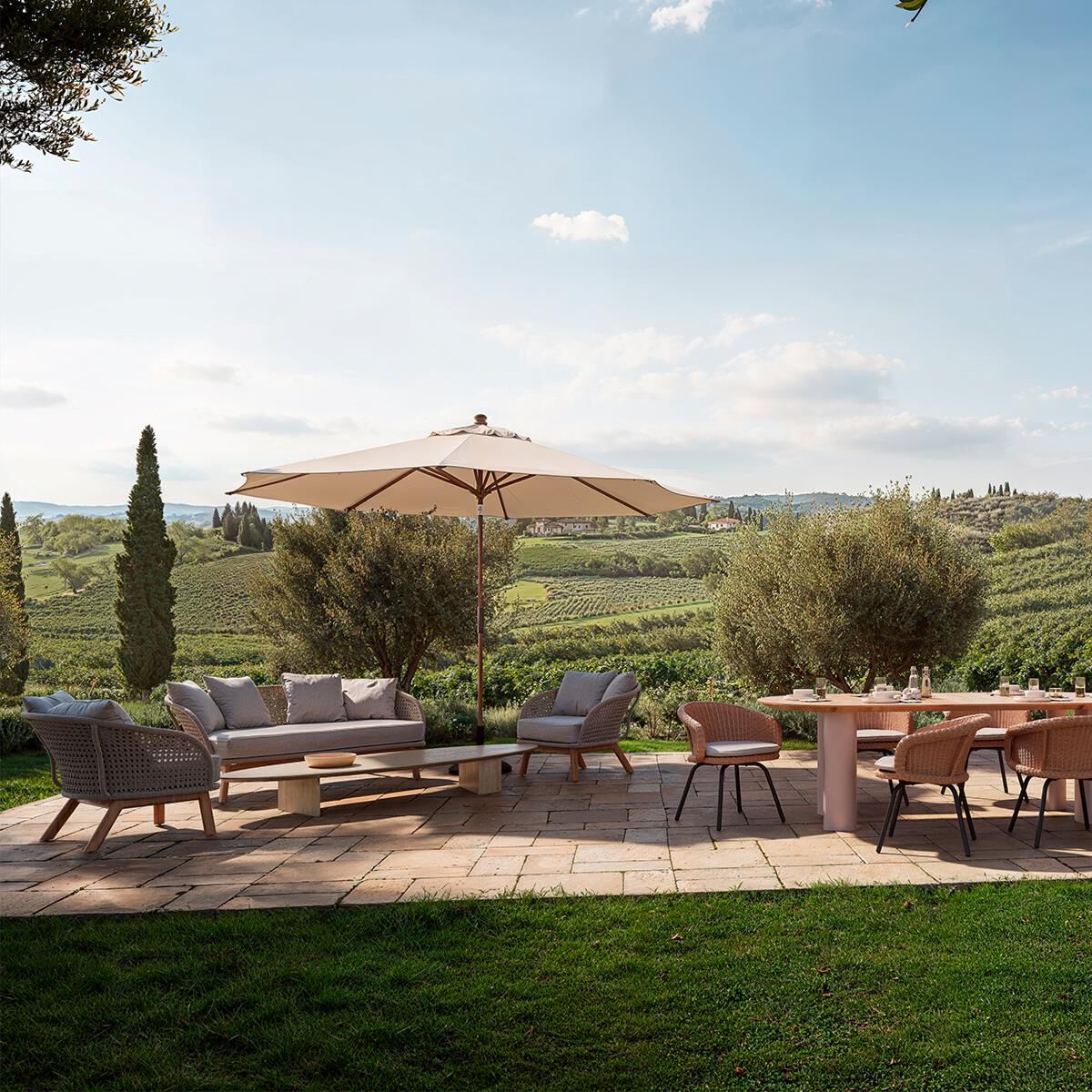 Shown in Viola Sand, Natural Teak, Cream Rope finish