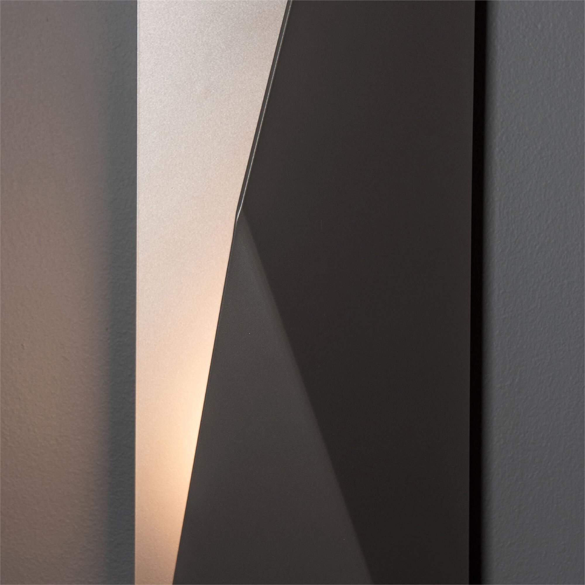 Shown in Coastal Burnished Steel finish