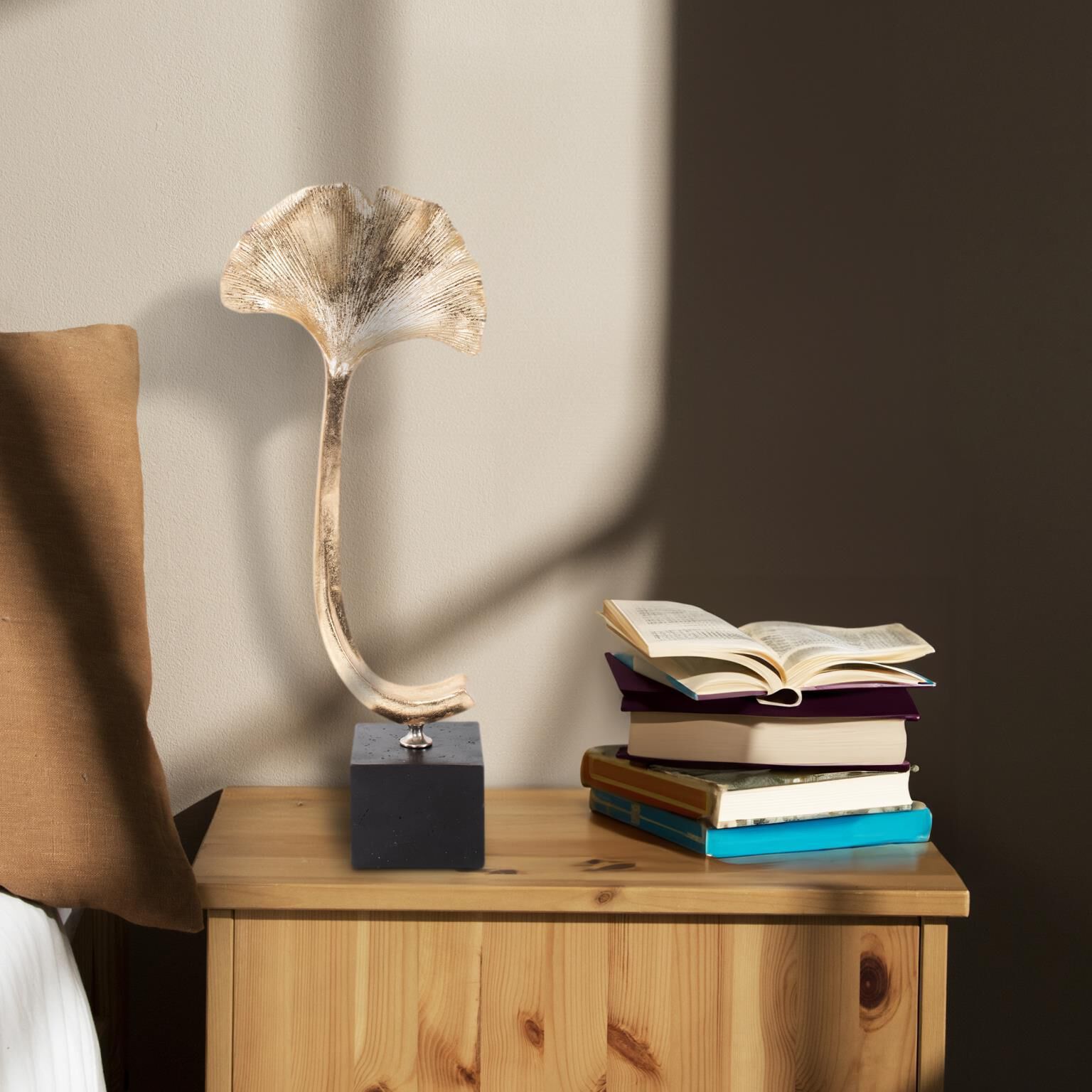 Shown in Brushed finish