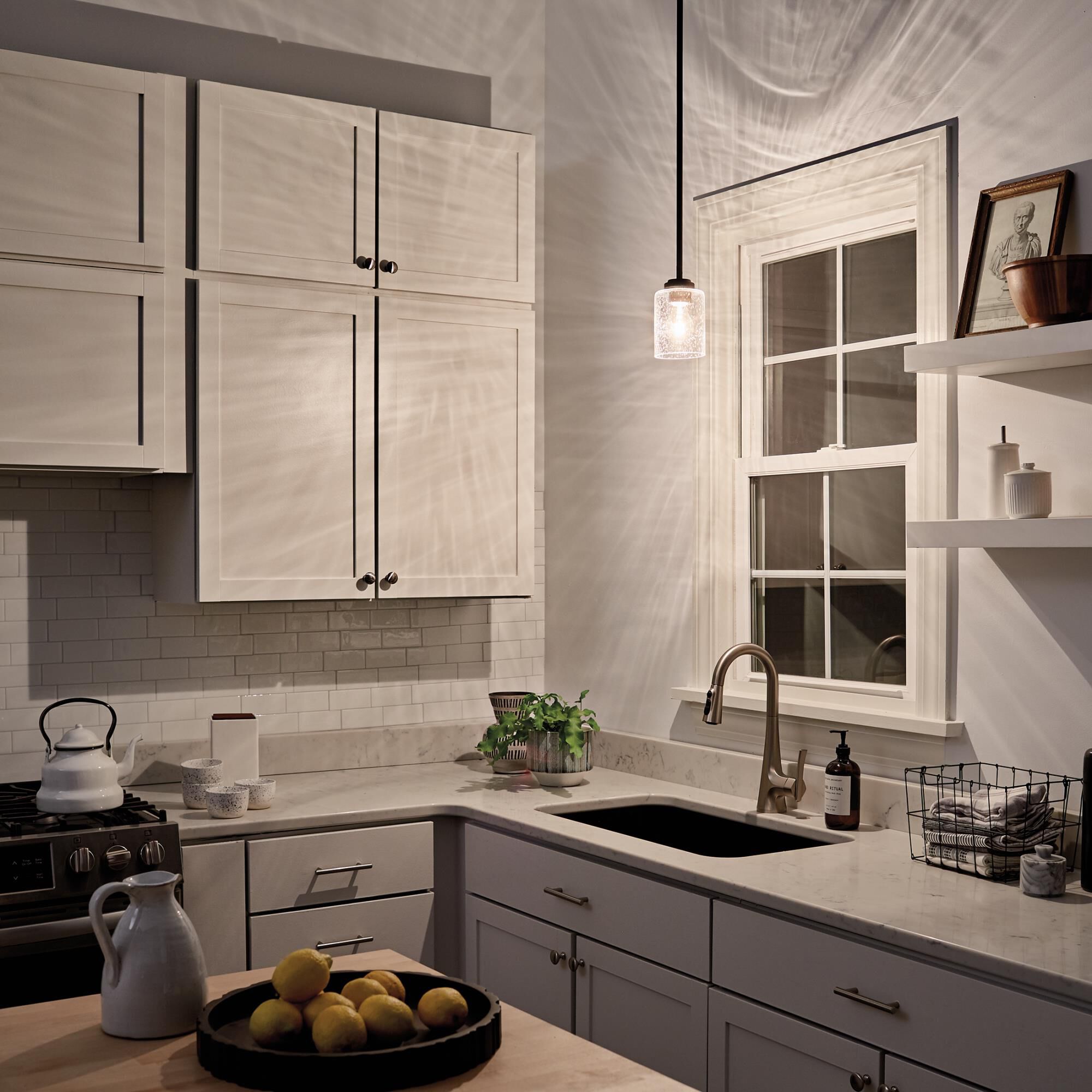 Shown in Olde Bronze finish and Clear Seeded glass