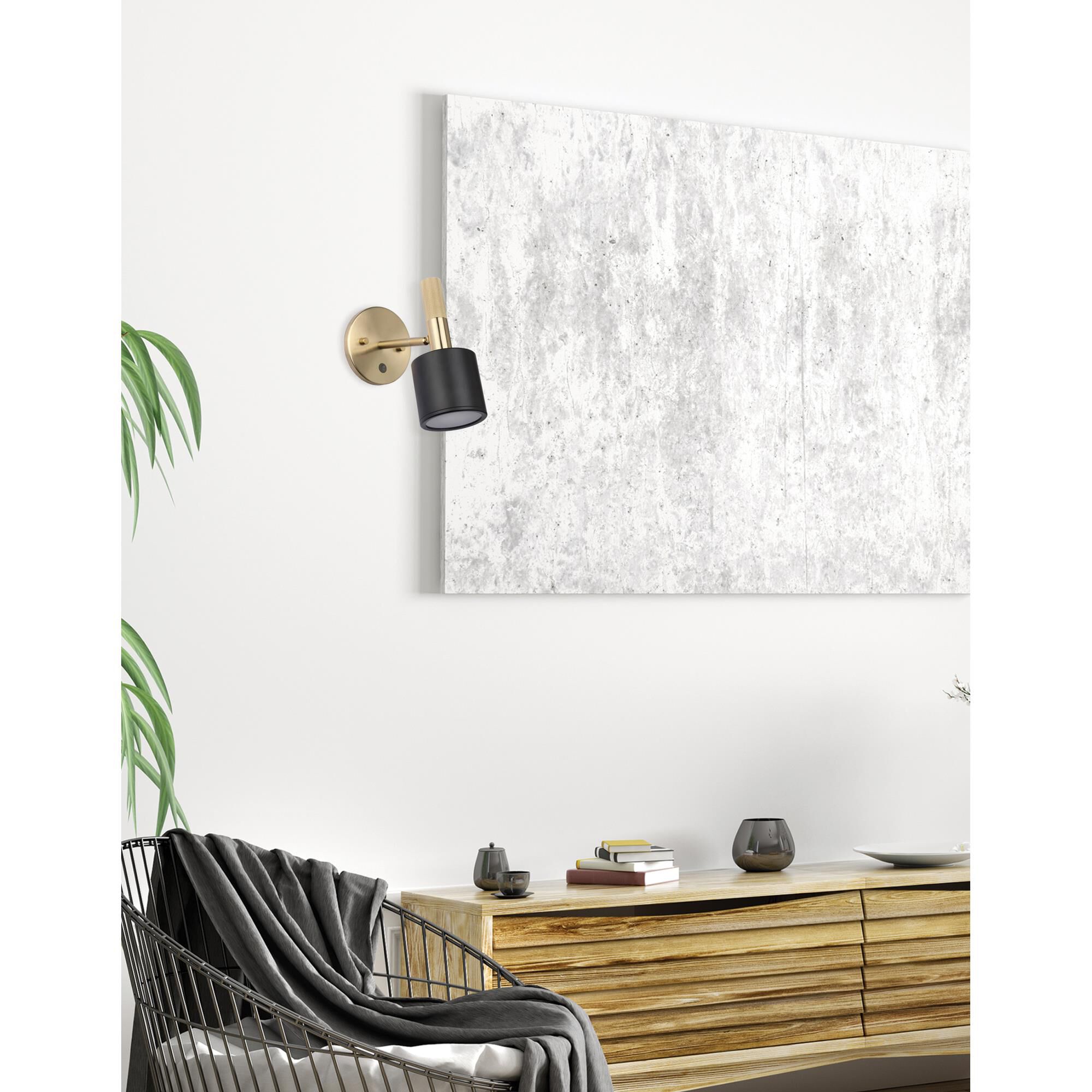 Shown in Matte Black finish and Clear glass